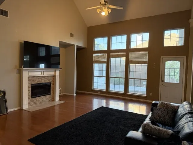 Single Family Residence For Sale in Denton County , 1409 Mayflower Lane, Lewisville, Texas 75077, 4 Bedroom, 3 Bathroom, 2 Garage spaces, 2,525 Sqft, built in 1994, mls#21284605, Real Estate Agent in Lewisville, Homes For Sale in Denton county, Homes For Sale in Lewisville, Realtor in Lewisville Texas, Real Estate Brokerage Independent Realty Texas, Luminita Cordes Realtor