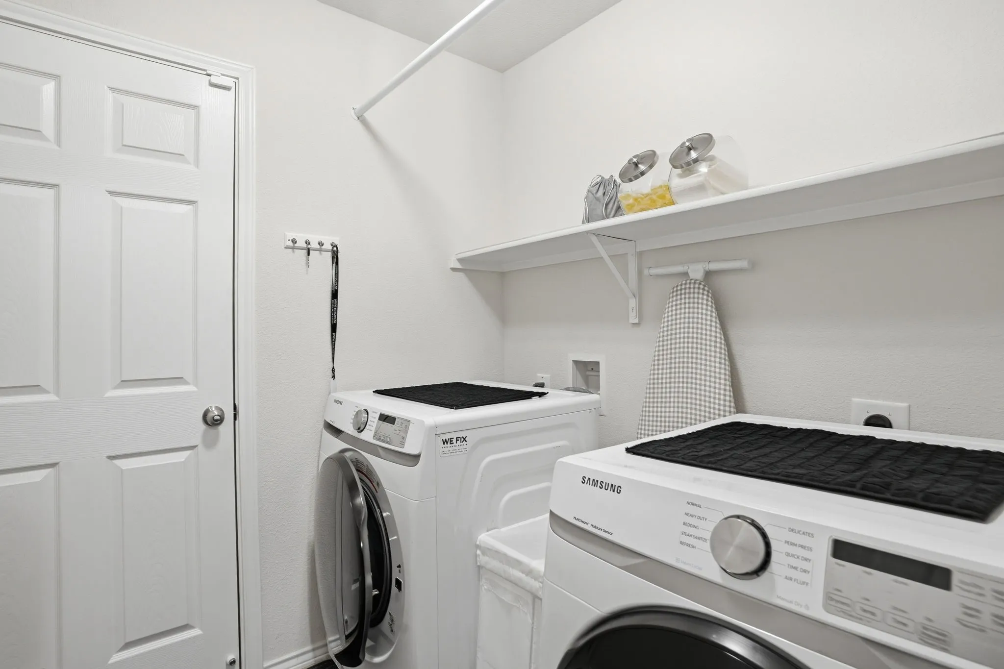 Single Family Residence For Sale in Denton County , 1013 Vernon Drive, Aubrey, Texas 76227, 3 Bedroom, 2 Bathroom, 2 Garage spaces, 1,412 Sqft, built in 2022, mls#21288585, Real Estate Agent in Aubrey, Homes For Sale in Denton county, Homes For Sale in Aubrey, Realtor in Aubrey Texas, Real Estate Brokerage Independent Realty Texas, Luminita Cordes Realtor