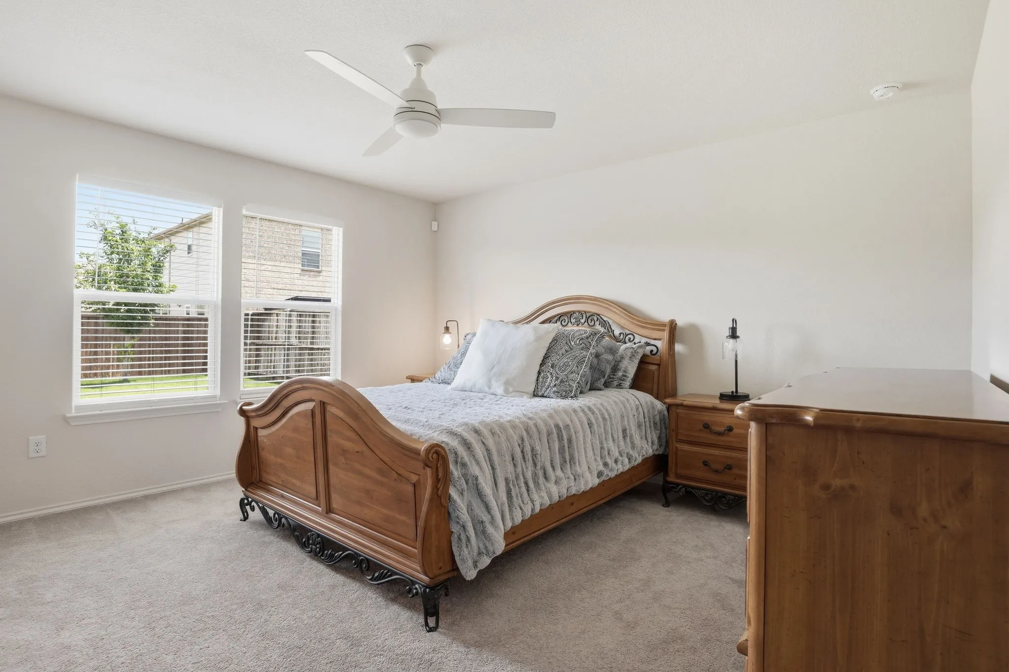 Single Family Residence For Sale in Denton County , 1013 Vernon Drive, Aubrey, Texas 76227, 3 Bedroom, 2 Bathroom, 2 Garage spaces, 1,412 Sqft, built in 2022, mls#21288585, Real Estate Agent in Aubrey, Homes For Sale in Denton county, Homes For Sale in Aubrey, Realtor in Aubrey Texas, Real Estate Brokerage Independent Realty Texas, Luminita Cordes Realtor