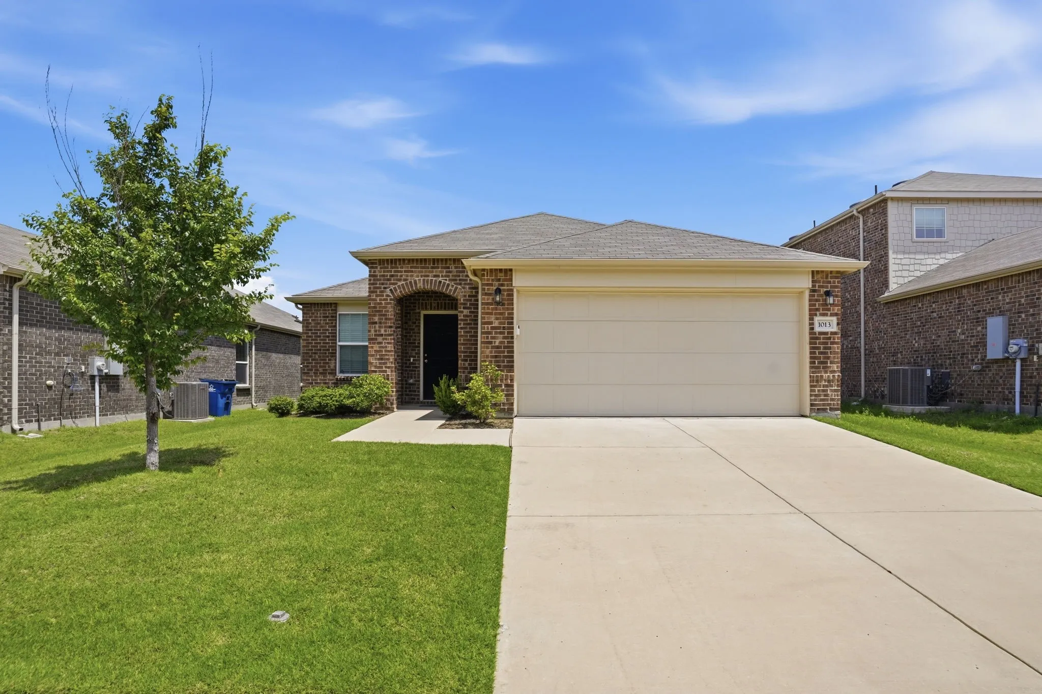 Single Family Residence For Sale in Denton County , 1013 Vernon Drive, Aubrey, Texas 76227, 3 Bedroom, 2 Bathroom, 2 Garage spaces, 1,412 Sqft, built in 2022, mls#21288585, Real Estate Agent in Aubrey, Homes For Sale in Denton county, Homes For Sale in Aubrey, Realtor in Aubrey Texas, Real Estate Brokerage Independent Realty Texas, Luminita Cordes Realtor