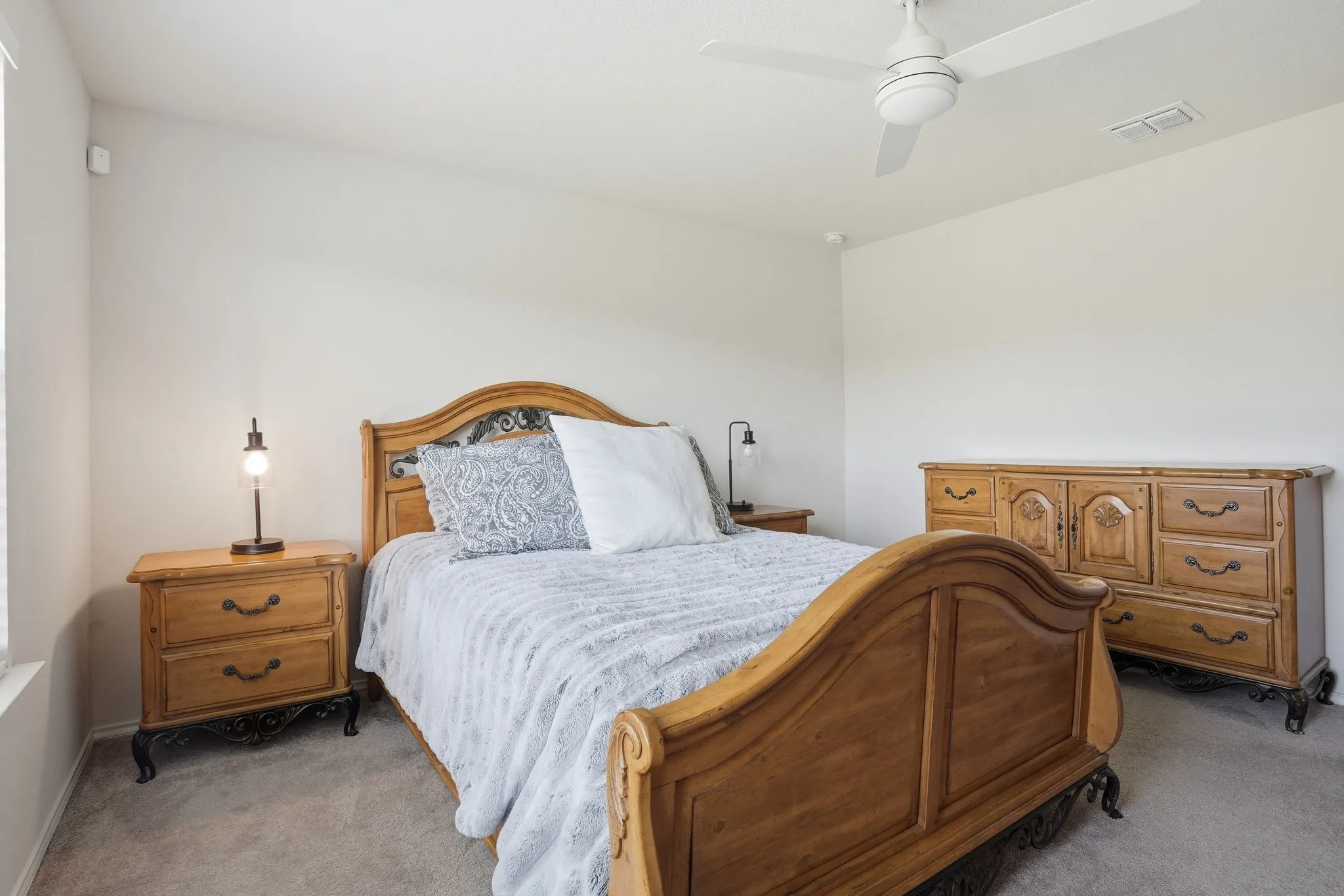 Single Family Residence For Sale in Denton County , 1013 Vernon Drive, Aubrey, Texas 76227, 3 Bedroom, 2 Bathroom, 2 Garage spaces, 1,412 Sqft, built in 2022, mls#21288585, Real Estate Agent in Aubrey, Homes For Sale in Denton county, Homes For Sale in Aubrey, Realtor in Aubrey Texas, Real Estate Brokerage Independent Realty Texas, Luminita Cordes Realtor