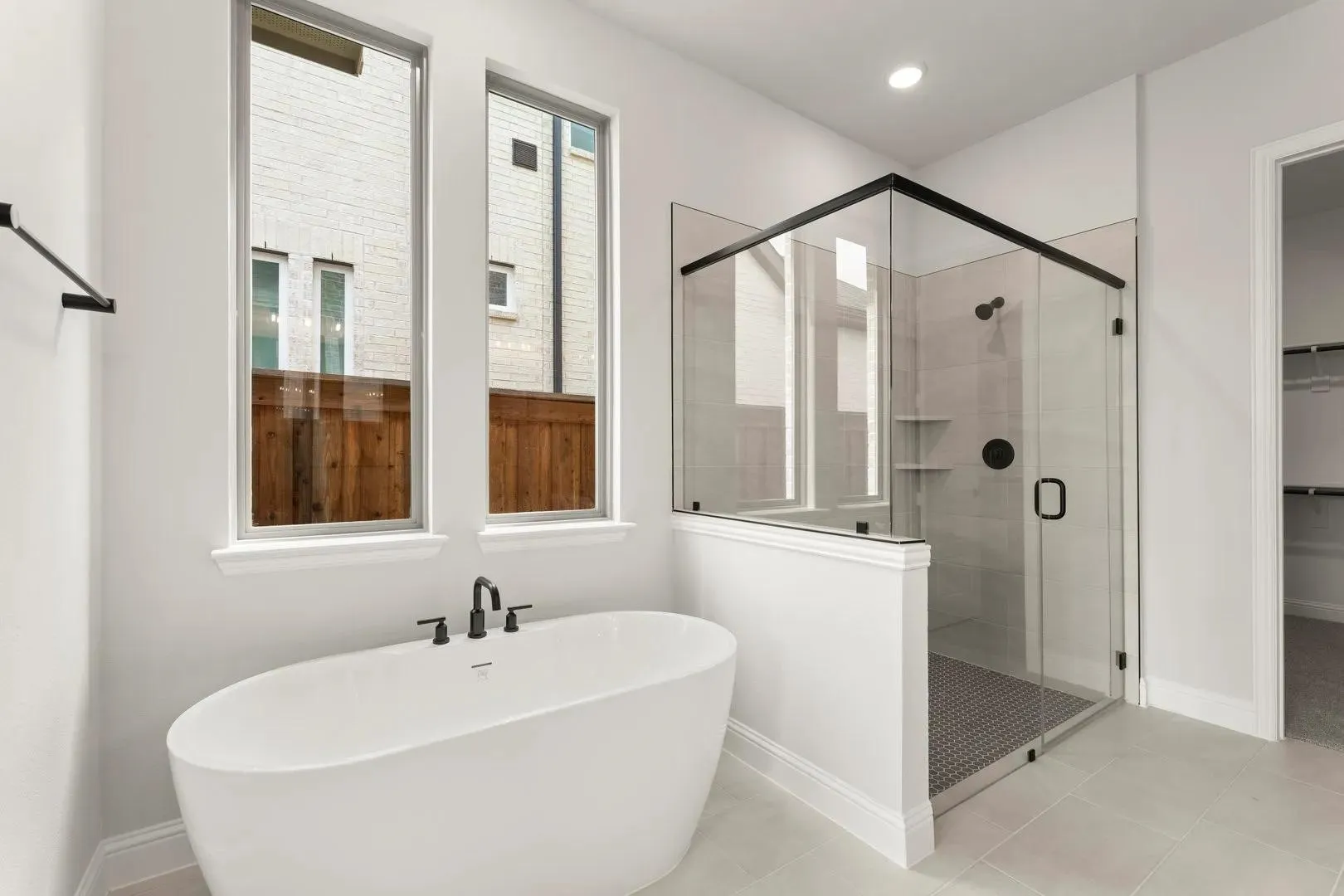 Albert II D Primary Bath