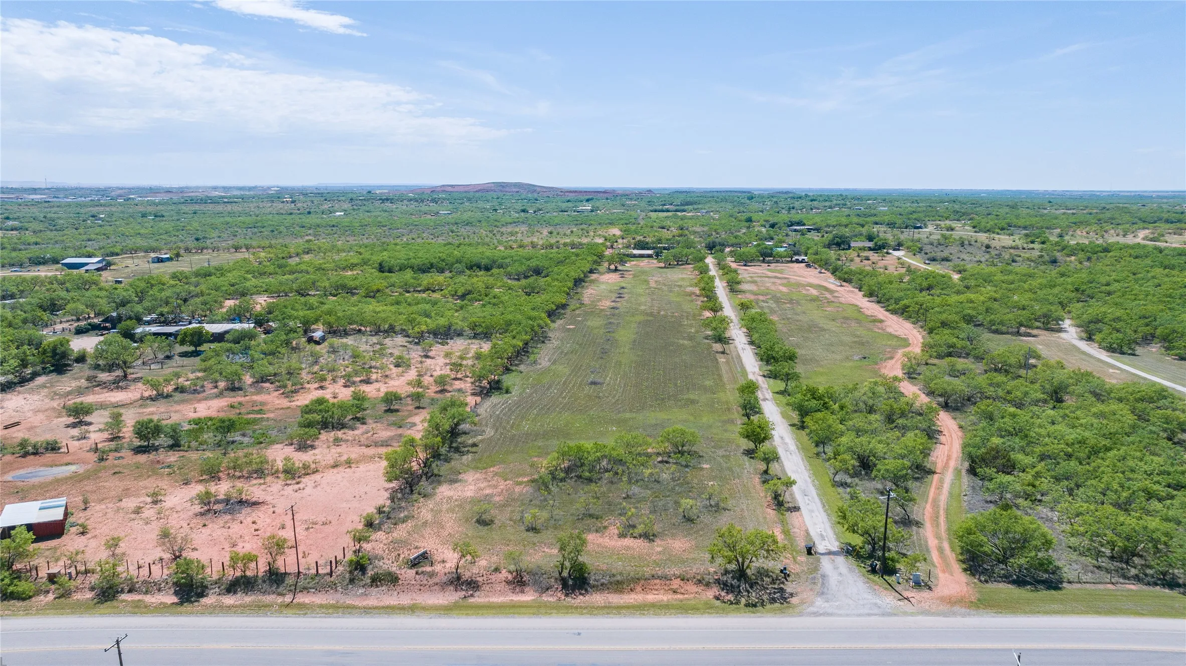 Single Family Residence For Sale in Jones County , 6702 W Lake Road, Abilene, Texas 79601, 4 Bedroom, 2 Bathroom, 2 Garage spaces, 3,227 Sqft, built in 1964, mls#21292271, Real Estate Agent in Abilene, Homes For Sale in Jones county, Homes For Sale in Abilene, Realtor in Abilene Texas, Real Estate Brokerage Independent Realty Texas, Luminita Cordes Realtor