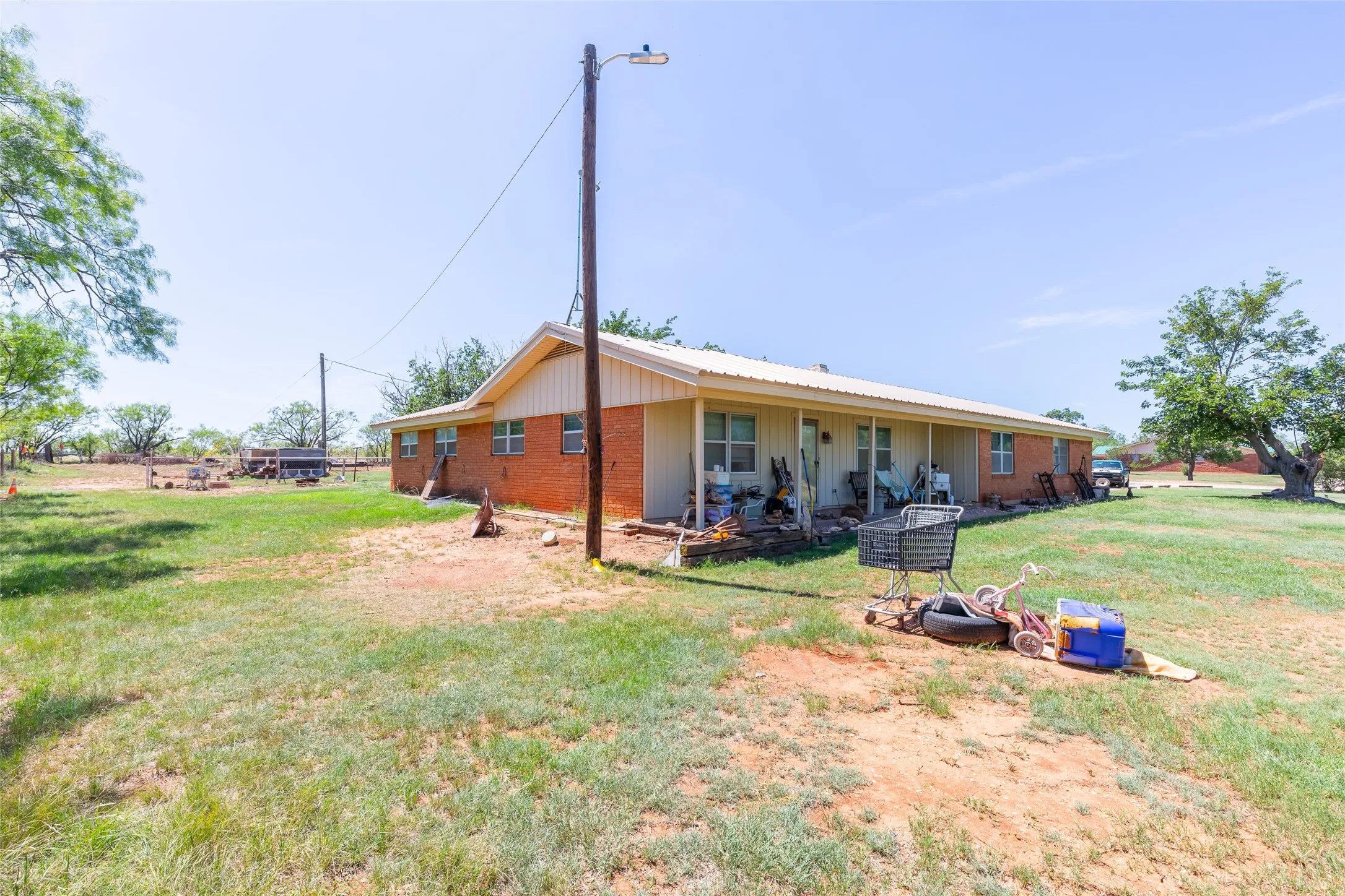 Single Family Residence For Sale in Jones County , 6702 W Lake Road, Abilene, Texas 79601, 4 Bedroom, 2 Bathroom, 2 Garage spaces, 3,227 Sqft, built in 1964, mls#21292271, Real Estate Agent in Abilene, Homes For Sale in Jones county, Homes For Sale in Abilene, Realtor in Abilene Texas, Real Estate Brokerage Independent Realty Texas, Luminita Cordes Realtor