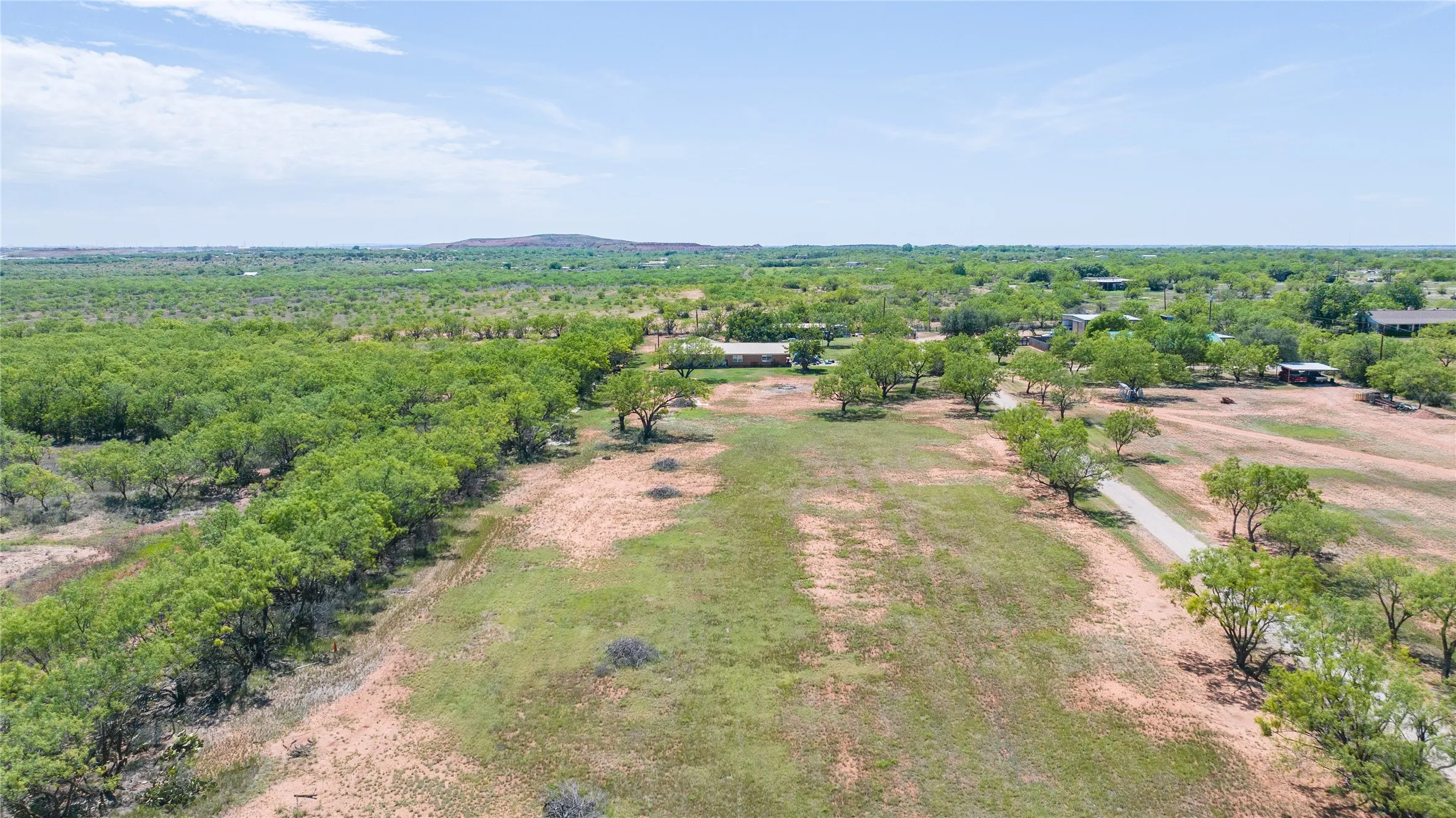 Single Family Residence For Sale in Jones County , 6702 W Lake Road, Abilene, Texas 79601, 4 Bedroom, 2 Bathroom, 2 Garage spaces, 3,227 Sqft, built in 1964, mls#21292271, Real Estate Agent in Abilene, Homes For Sale in Jones county, Homes For Sale in Abilene, Realtor in Abilene Texas, Real Estate Brokerage Independent Realty Texas, Luminita Cordes Realtor