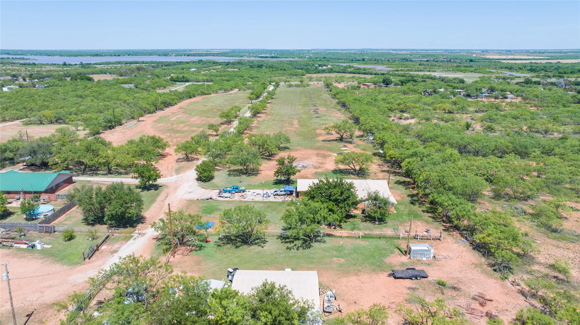 Single Family Residence For Sale in Jones County , 6702 W Lake Road, Abilene, Texas 79601, 4 Bedroom, 2 Bathroom, 2 Garage spaces, 3,227 Sqft, built in 1964, mls#21292271, Real Estate Agent in Abilene, Homes For Sale in Jones county, Homes For Sale in Abilene, Realtor in Abilene Texas, Real Estate Brokerage Independent Realty Texas, Luminita Cordes Realtor