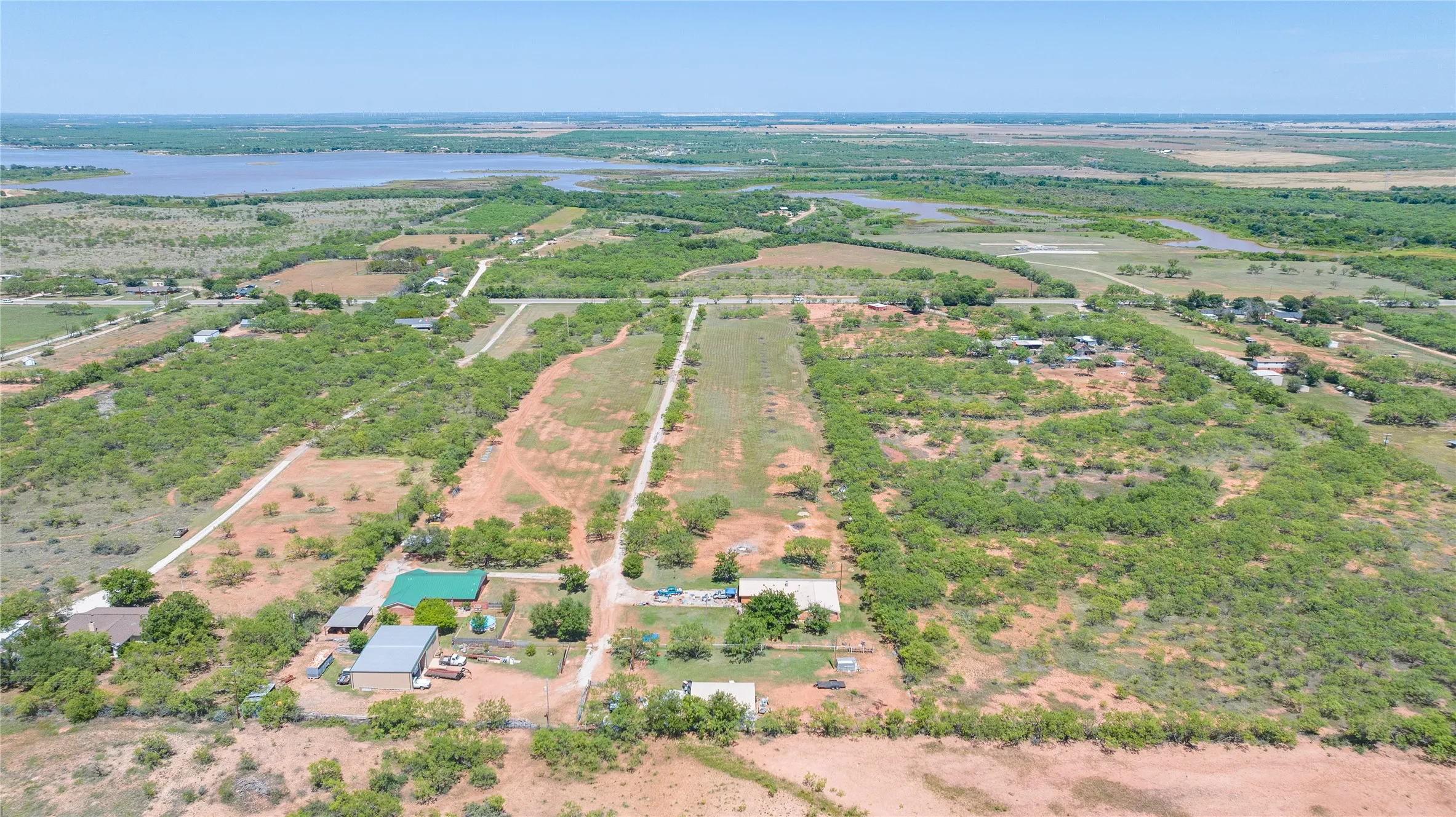 Single Family Residence For Sale in Jones County , 6702 W Lake Road, Abilene, Texas 79601, 4 Bedroom, 2 Bathroom, 2 Garage spaces, 3,227 Sqft, built in 1964, mls#21292271, Real Estate Agent in Abilene, Homes For Sale in Jones county, Homes For Sale in Abilene, Realtor in Abilene Texas, Real Estate Brokerage Independent Realty Texas, Luminita Cordes Realtor