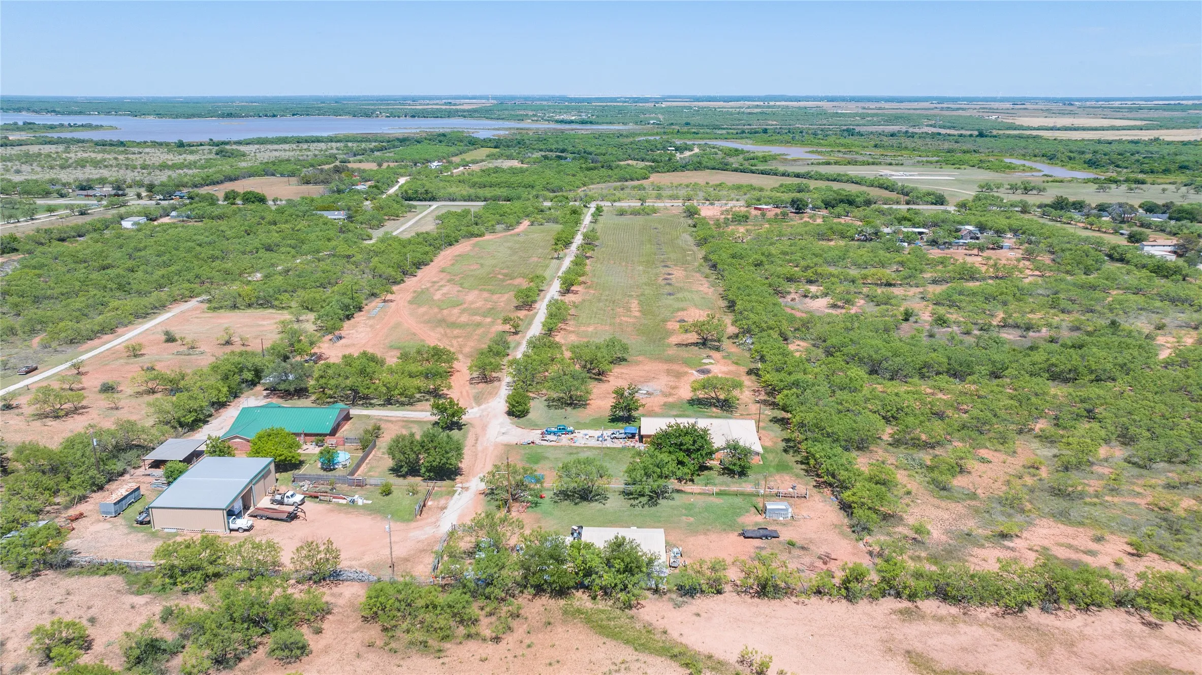 Single Family Residence For Sale in Jones County , 6702 W Lake Road, Abilene, Texas 79601, 4 Bedroom, 2 Bathroom, 2 Garage spaces, 3,227 Sqft, built in 1964, mls#21292271, Real Estate Agent in Abilene, Homes For Sale in Jones county, Homes For Sale in Abilene, Realtor in Abilene Texas, Real Estate Brokerage Independent Realty Texas, Luminita Cordes Realtor