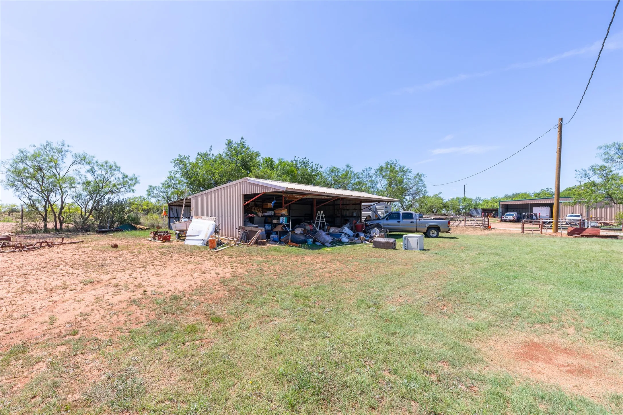 Single Family Residence For Sale in Jones County , 6702 W Lake Road, Abilene, Texas 79601, 4 Bedroom, 2 Bathroom, 2 Garage spaces, 3,227 Sqft, built in 1964, mls#21292271, Real Estate Agent in Abilene, Homes For Sale in Jones county, Homes For Sale in Abilene, Realtor in Abilene Texas, Real Estate Brokerage Independent Realty Texas, Luminita Cordes Realtor