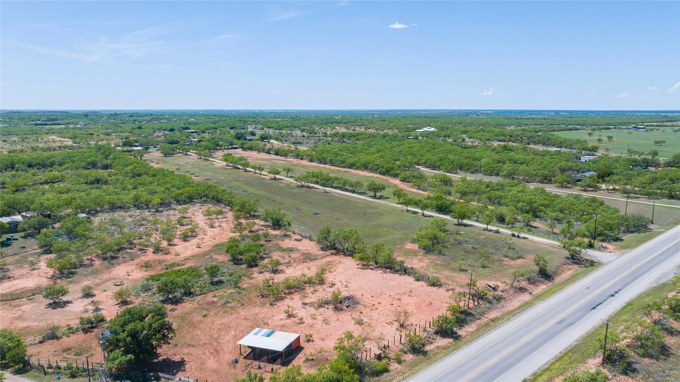 Single Family Residence For Sale in Jones County , 6702 W Lake Road, Abilene, Texas 79601, 4 Bedroom, 2 Bathroom, 2 Garage spaces, 3,227 Sqft, built in 1964, mls#21292271, Real Estate Agent in Abilene, Homes For Sale in Jones county, Homes For Sale in Abilene, Realtor in Abilene Texas, Real Estate Brokerage Independent Realty Texas, Luminita Cordes Realtor