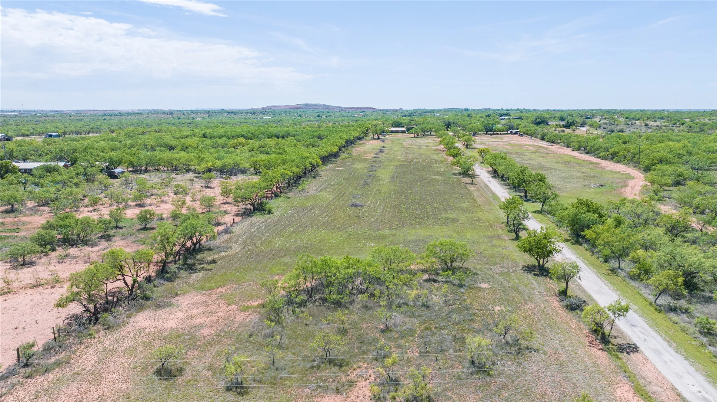 Single Family Residence For Sale in Jones County , 6702 W Lake Road, Abilene, Texas 79601, 4 Bedroom, 2 Bathroom, 2 Garage spaces, 3,227 Sqft, built in 1964, mls#21292271, Real Estate Agent in Abilene, Homes For Sale in Jones county, Homes For Sale in Abilene, Realtor in Abilene Texas, Real Estate Brokerage Independent Realty Texas, Luminita Cordes Realtor