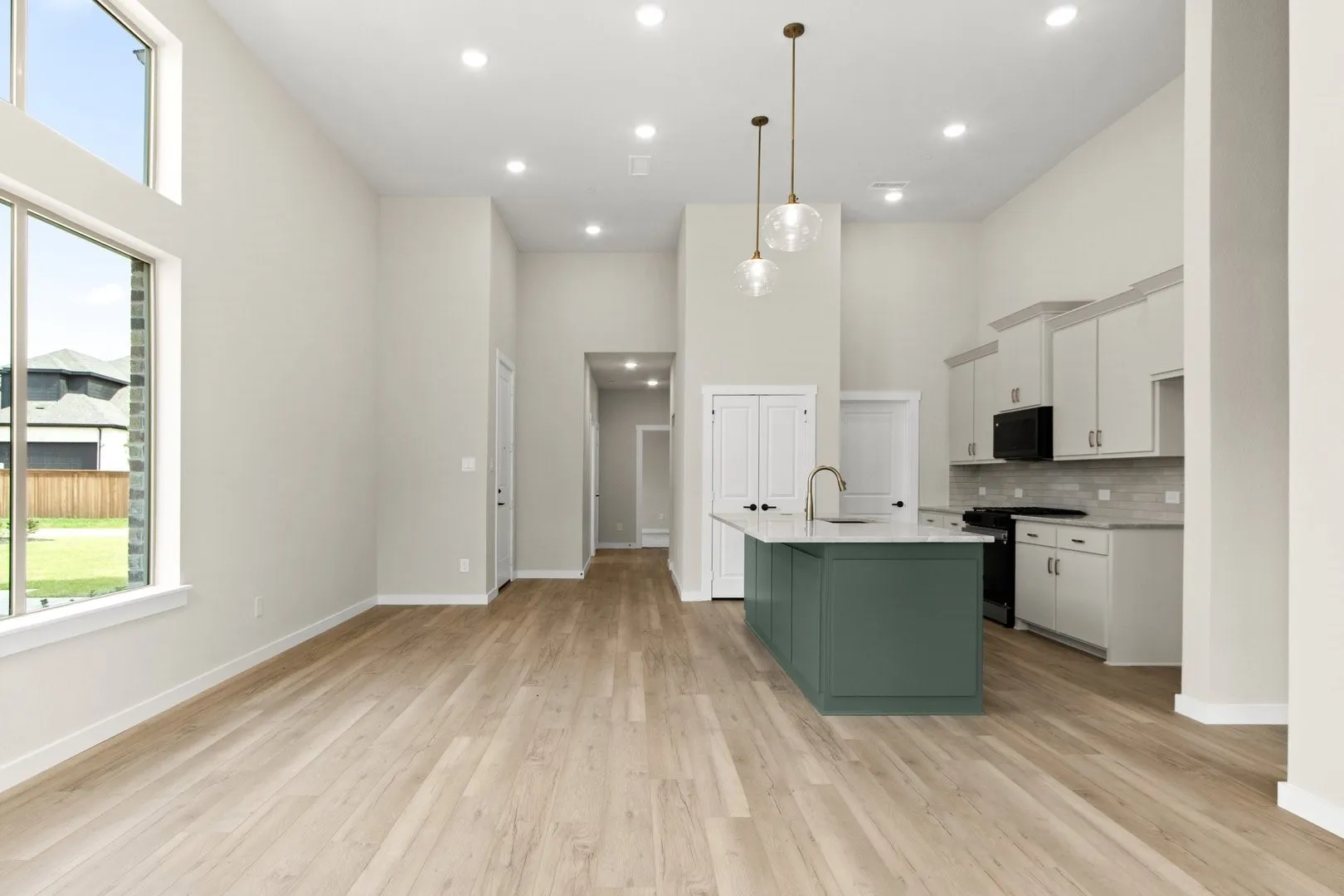 013-8609DelRioTrail-Wylie-TX-75098-Living.jpg-SMALL