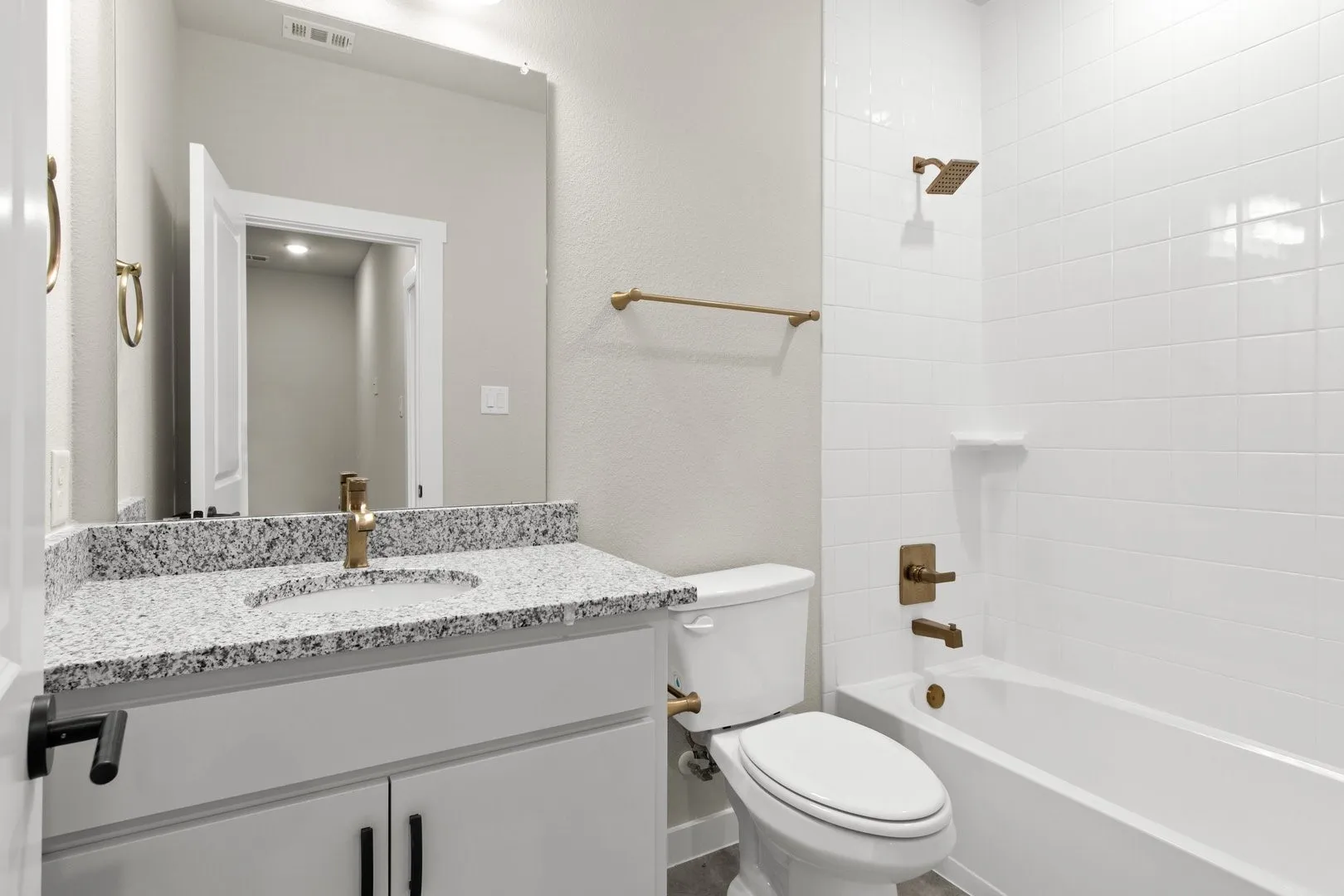 031-8609DelRioTrail-Wylie-TX-75098-Bathroom3.jpg-SMALL