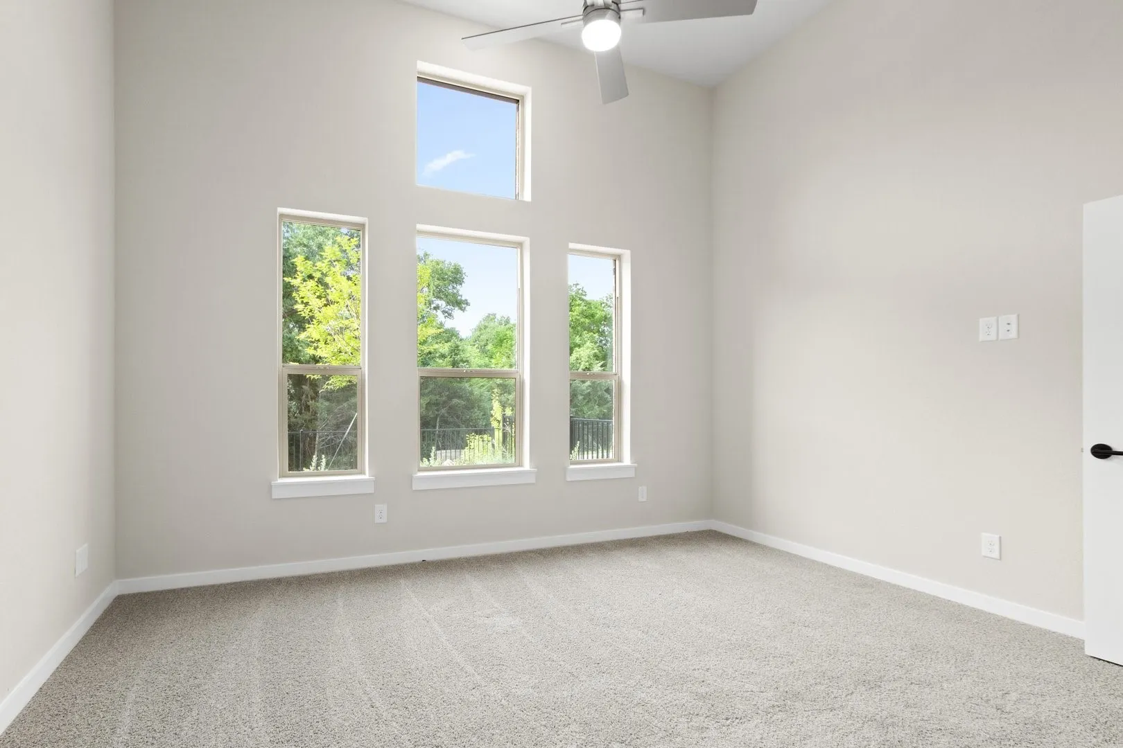 020-8609DelRioTrail-Wylie-TX-75098-PrimaryBedroom.jpg-SMALL
