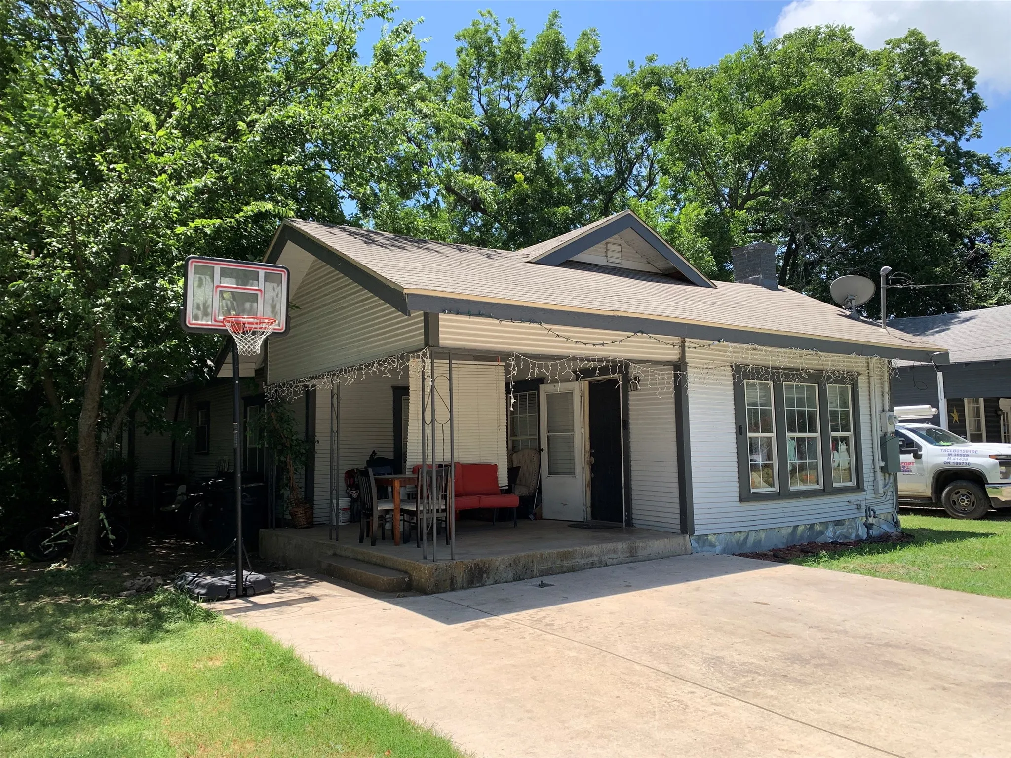 Single Family Residence For Rent in Johnson County , 114 Claude Avenue, Cleburne, Texas 76031, 3 Bedroom, 2 Bathroom, Garage spaces, 1,384 Sqft, built in 1930, mls#21292313, Real Estate Agent in Cleburne, Homes For Rent in Johnson county, Homes For Rent in Cleburne, Realtor in Cleburne Texas, Real Estate Brokerage Independent Realty Texas, Luminita Cordes Realtor