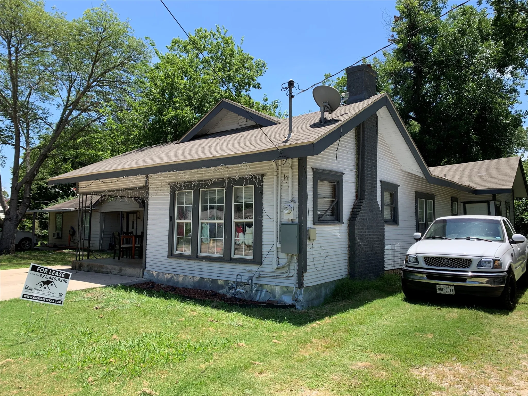 Single Family Residence For Rent in Johnson County , 114 Claude Avenue, Cleburne, Texas 76031, 3 Bedroom, 2 Bathroom, Garage spaces, 1,384 Sqft, built in 1930, mls#21292313, Real Estate Agent in Cleburne, Homes For Rent in Johnson county, Homes For Rent in Cleburne, Realtor in Cleburne Texas, Real Estate Brokerage Independent Realty Texas, Luminita Cordes Realtor