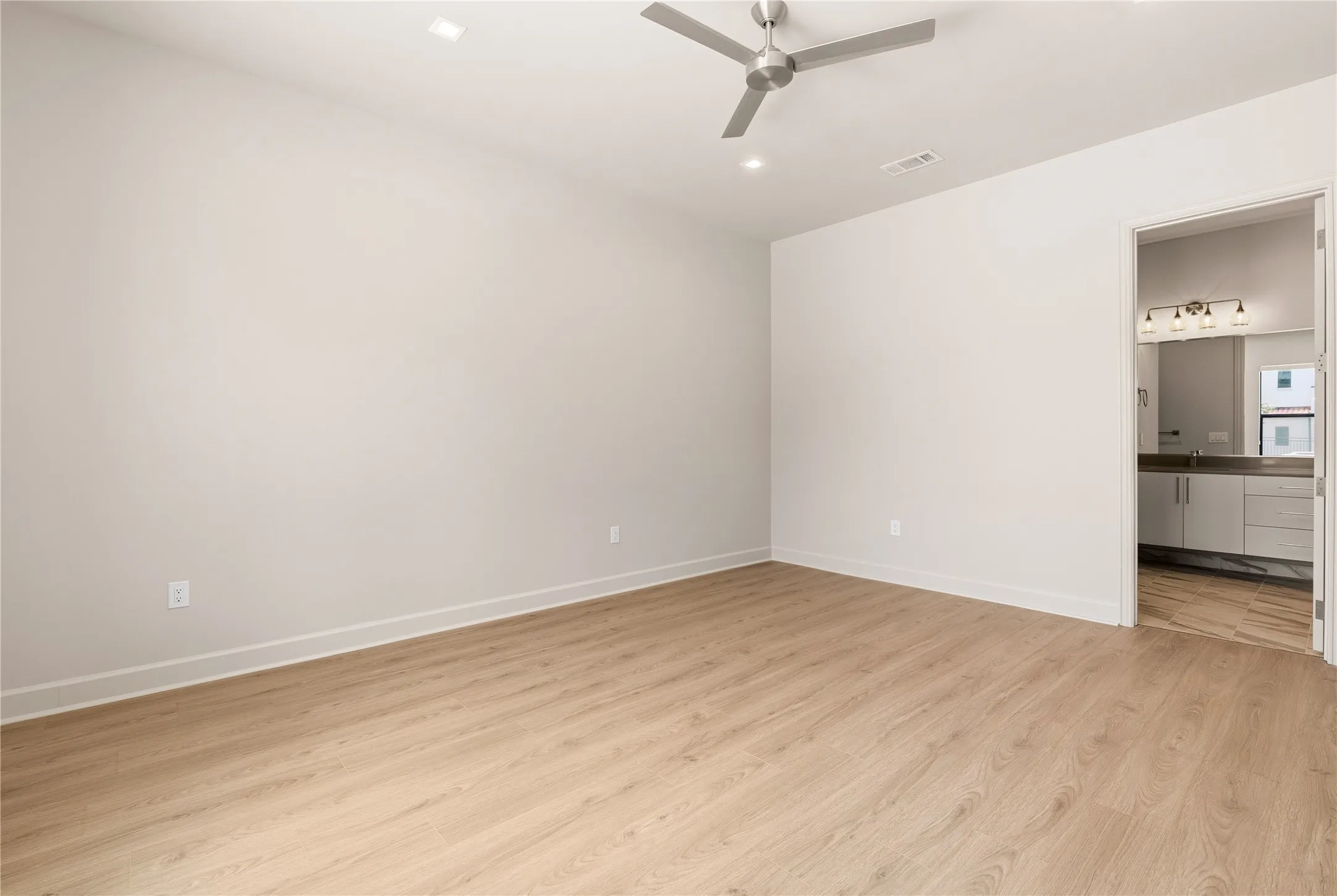 Condominium For Sale in Dallas County , 1900 S Ervay Street 311, Dallas, Texas 75215, 2 Bedroom, 3 Bathroom, 2 Garage spaces, 1,430 Sqft, built in 2026, mls#21292156, Real Estate Agent in Dallas, Homes For Sale in Dallas county, Homes For Sale in Dallas, Realtor in Dallas Texas, Real Estate Brokerage Independent Realty Texas, Luminita Cordes Realtor