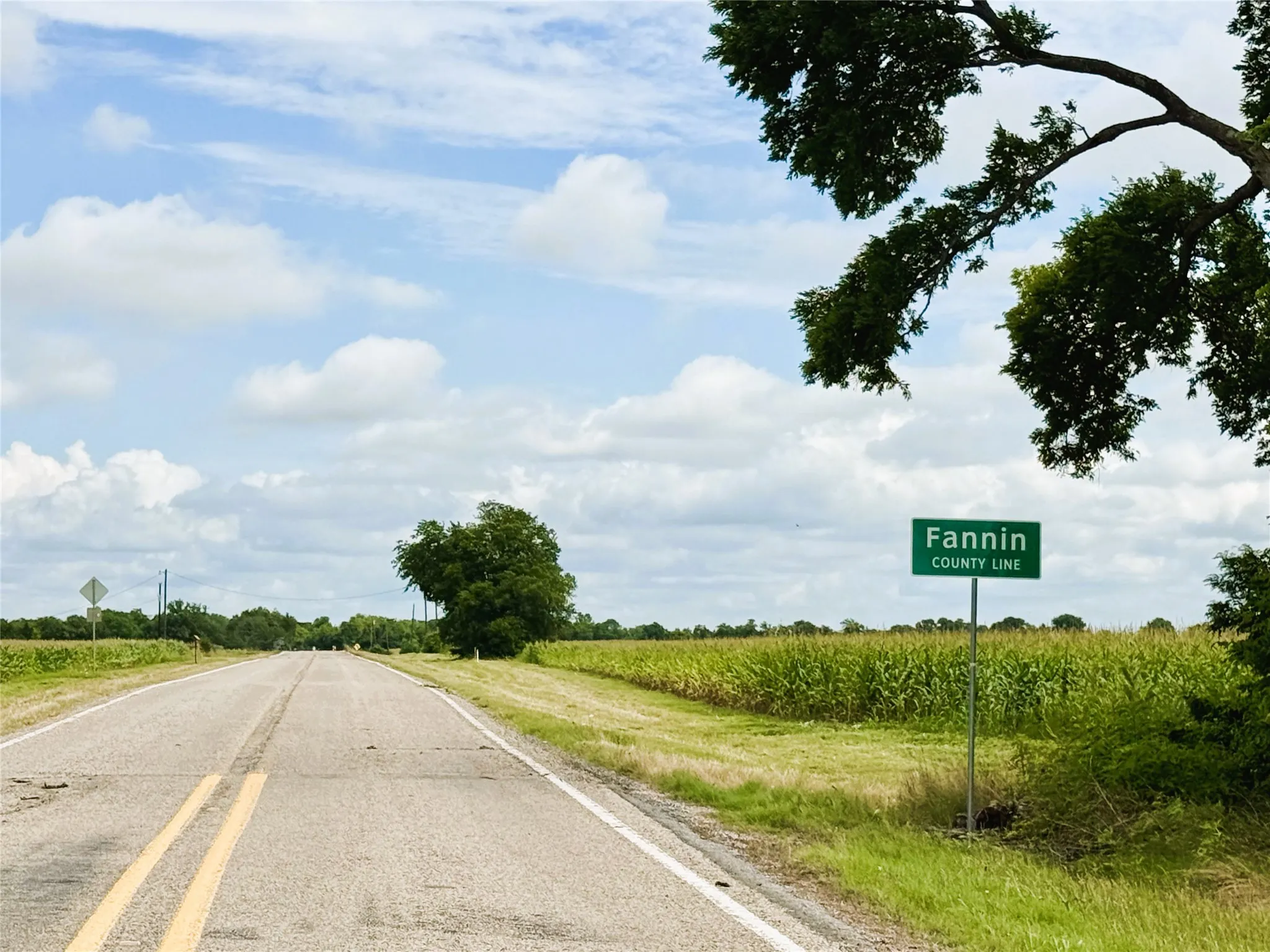 The property straddles the Hunt & Fannin County Lines.