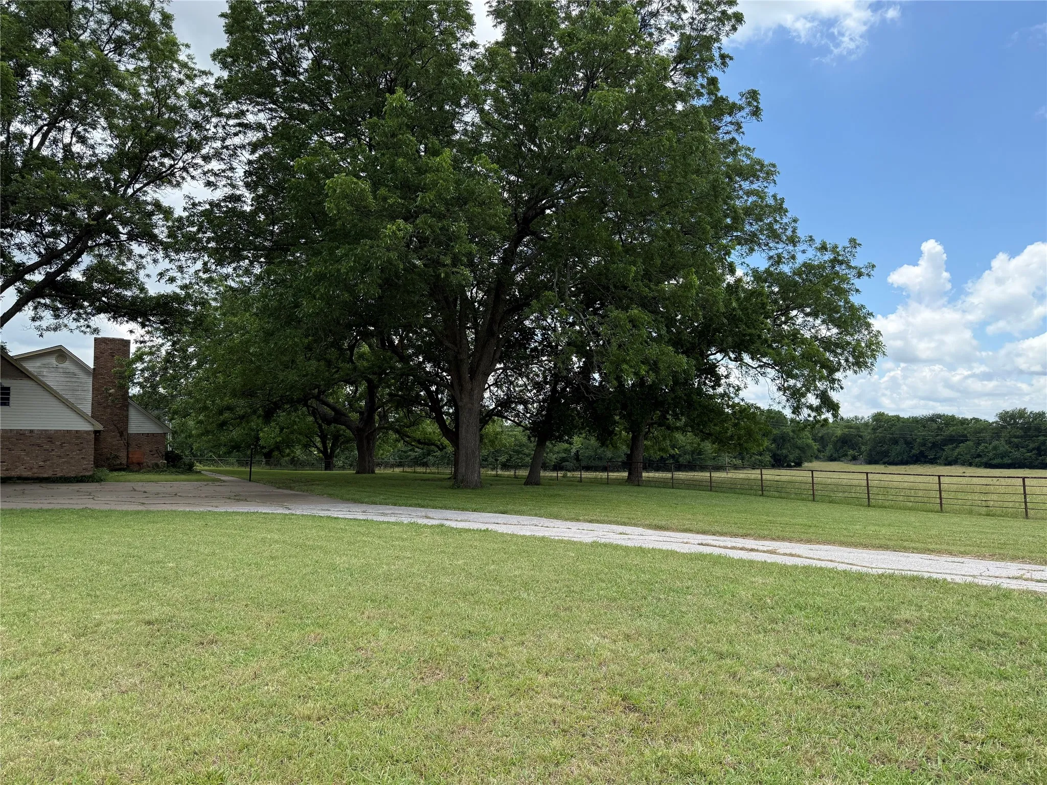 Farm For Sale in Grayson County , 18048 Us-69, Whitewright, Texas 75491, 4 Bedroom, 4 Bathroom, Garage spaces, 3,399 Sqft, built in 1972, Price $2,516,521, mls#21291432, Real Estate Agent in Whitewright, Homes For Sale in Grayson county, Homes For Sale in Whitewright, Realtor in Whitewright Texas, Real Estate Brokerage Independent Realty Texas, Luminita Cordes Realtor