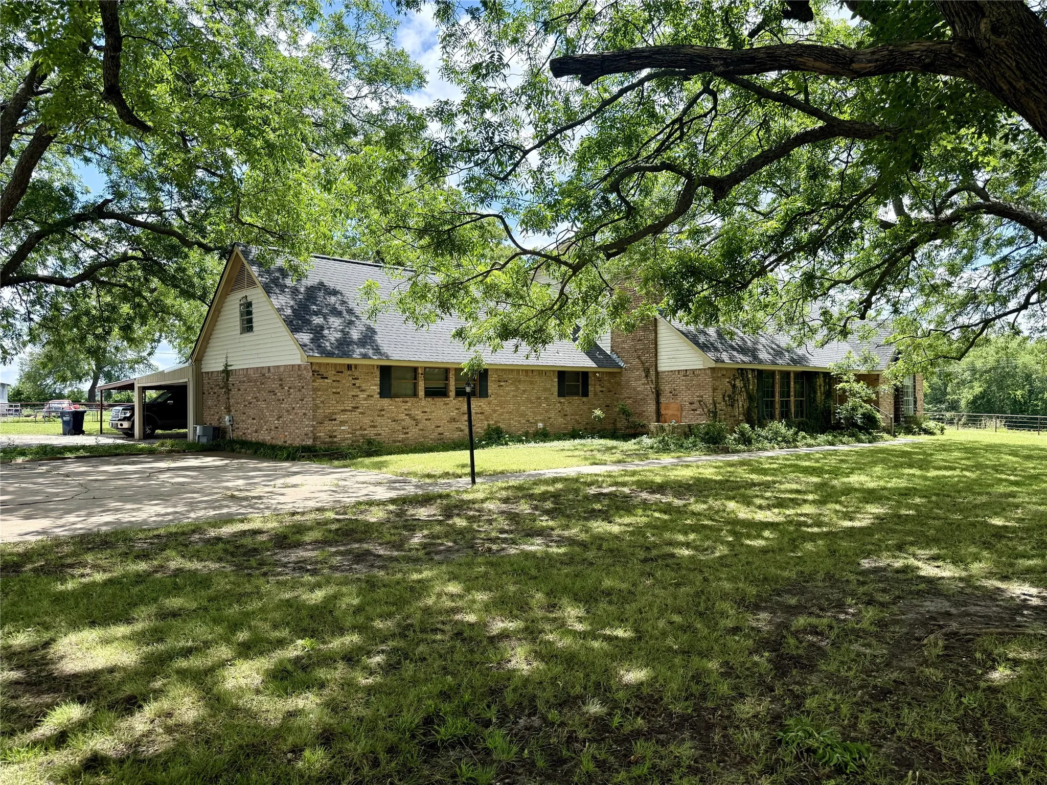 Farm For Sale in Grayson County , 18048 Us-69, Whitewright, Texas 75491, 4 Bedroom, 4 Bathroom, Garage spaces, 3,399 Sqft, built in 1972, Price $2,516,521, mls#21291432, Real Estate Agent in Whitewright, Homes For Sale in Grayson county, Homes For Sale in Whitewright, Realtor in Whitewright Texas, Real Estate Brokerage Independent Realty Texas, Luminita Cordes Realtor