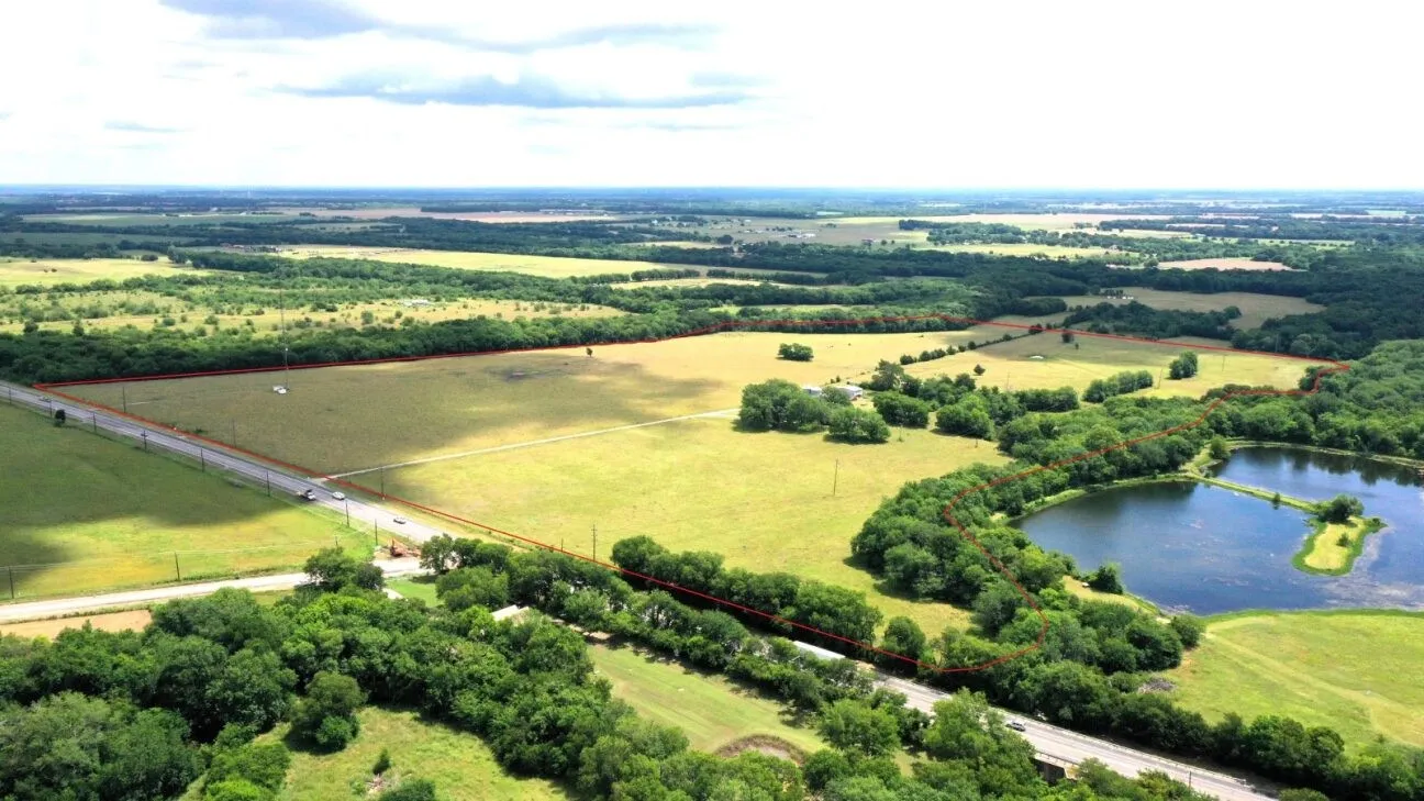 Farm For Sale in Grayson County , 18048 Us-69, Whitewright, Texas 75491, 4 Bedroom, 4 Bathroom, Garage spaces, 3,399 Sqft, built in 1972, Price $2,516,521, mls#21291432, Real Estate Agent in Whitewright, Homes For Sale in Grayson county, Homes For Sale in Whitewright, Realtor in Whitewright Texas, Real Estate Brokerage Independent Realty Texas, Luminita Cordes Realtor