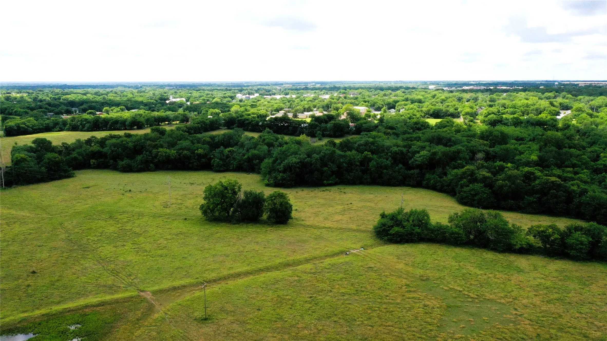 Farm For Sale in Grayson County , 18048 Us-69, Whitewright, Texas 75491, 4 Bedroom, 4 Bathroom, Garage spaces, 3,399 Sqft, built in 1972, Price $2,516,521, mls#21291432, Real Estate Agent in Whitewright, Homes For Sale in Grayson county, Homes For Sale in Whitewright, Realtor in Whitewright Texas, Real Estate Brokerage Independent Realty Texas, Luminita Cordes Realtor