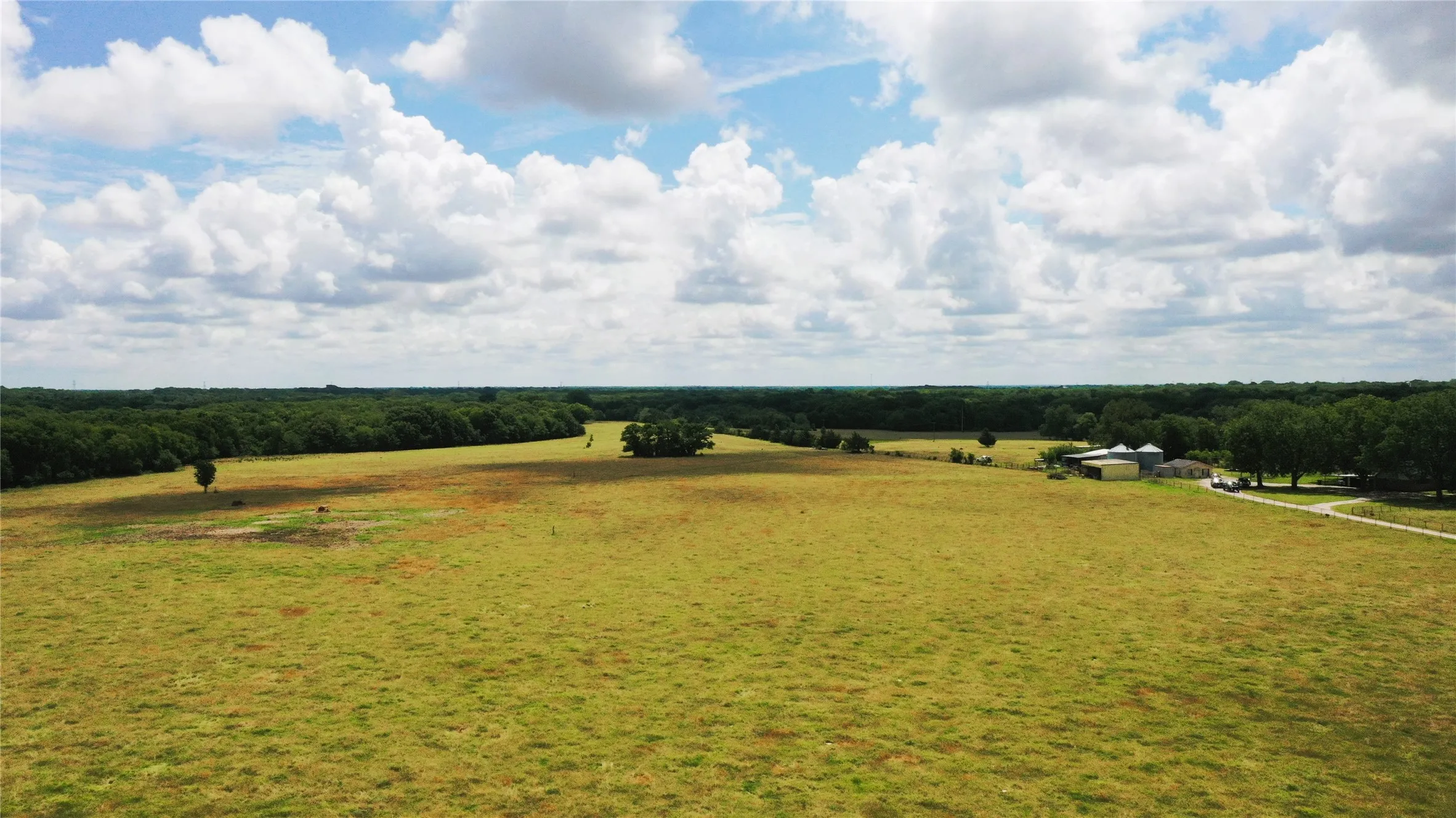 Farm For Sale in Grayson County , 18048 Us-69, Whitewright, Texas 75491, 4 Bedroom, 4 Bathroom, Garage spaces, 3,399 Sqft, built in 1972, Price $2,516,521, mls#21291432, Real Estate Agent in Whitewright, Homes For Sale in Grayson county, Homes For Sale in Whitewright, Realtor in Whitewright Texas, Real Estate Brokerage Independent Realty Texas, Luminita Cordes Realtor