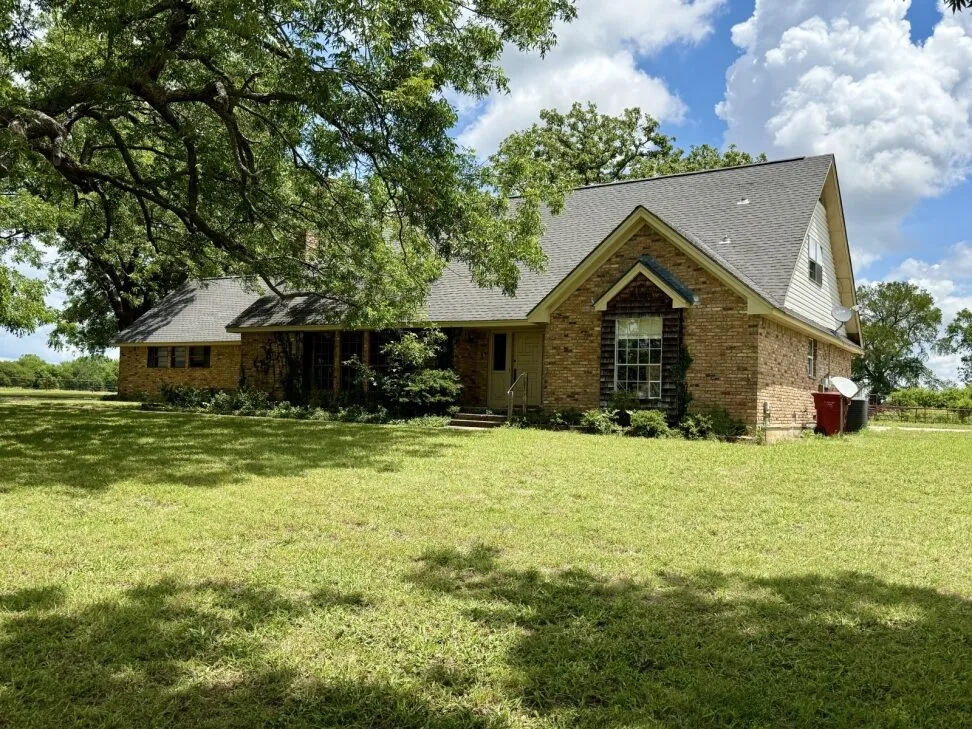 Farm For Sale in Grayson County , 18048 Us-69, Whitewright, Texas 75491, 4 Bedroom, 4 Bathroom, Garage spaces, 3,399 Sqft, built in 1972, Price $2,516,521, mls#21291432, Real Estate Agent in Whitewright, Homes For Sale in Grayson county, Homes For Sale in Whitewright, Realtor in Whitewright Texas, Real Estate Brokerage Independent Realty Texas, Luminita Cordes Realtor