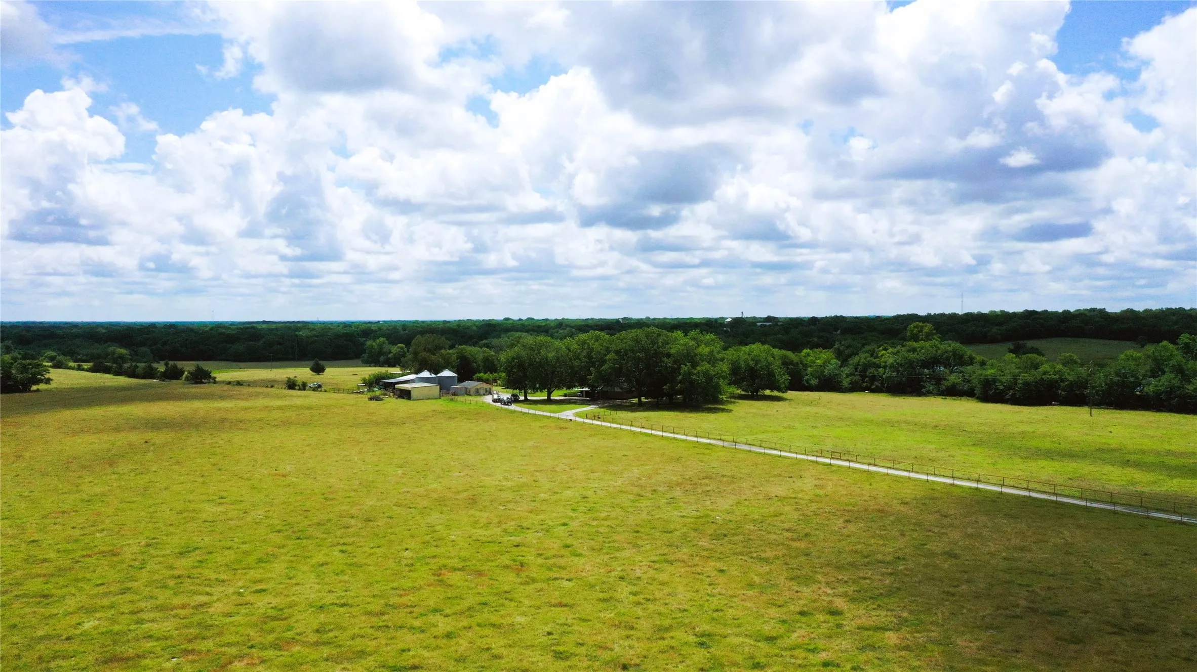 Farm For Sale in Grayson County , 18048 Us-69, Whitewright, Texas 75491, 4 Bedroom, 4 Bathroom, Garage spaces, 3,399 Sqft, built in 1972, Price $2,516,521, mls#21291432, Real Estate Agent in Whitewright, Homes For Sale in Grayson county, Homes For Sale in Whitewright, Realtor in Whitewright Texas, Real Estate Brokerage Independent Realty Texas, Luminita Cordes Realtor