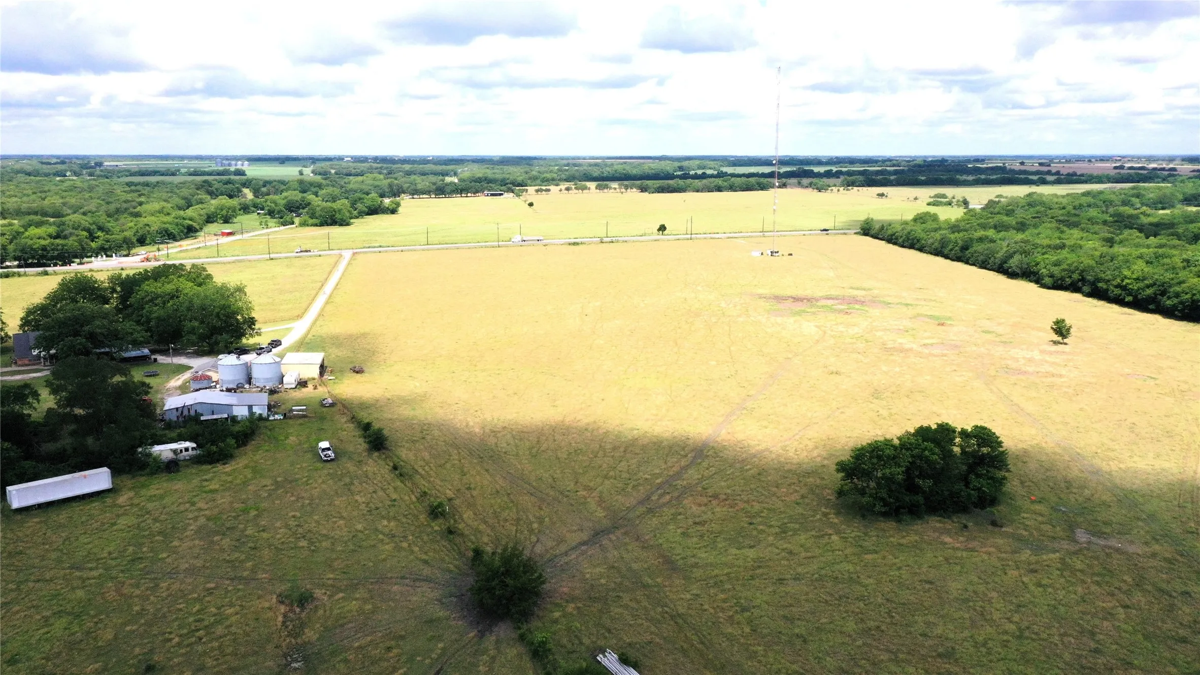 Farm For Sale in Grayson County , 18048 Us-69, Whitewright, Texas 75491, 4 Bedroom, 4 Bathroom, Garage spaces, 3,399 Sqft, built in 1972, Price $2,516,521, mls#21291432, Real Estate Agent in Whitewright, Homes For Sale in Grayson county, Homes For Sale in Whitewright, Realtor in Whitewright Texas, Real Estate Brokerage Independent Realty Texas, Luminita Cordes Realtor