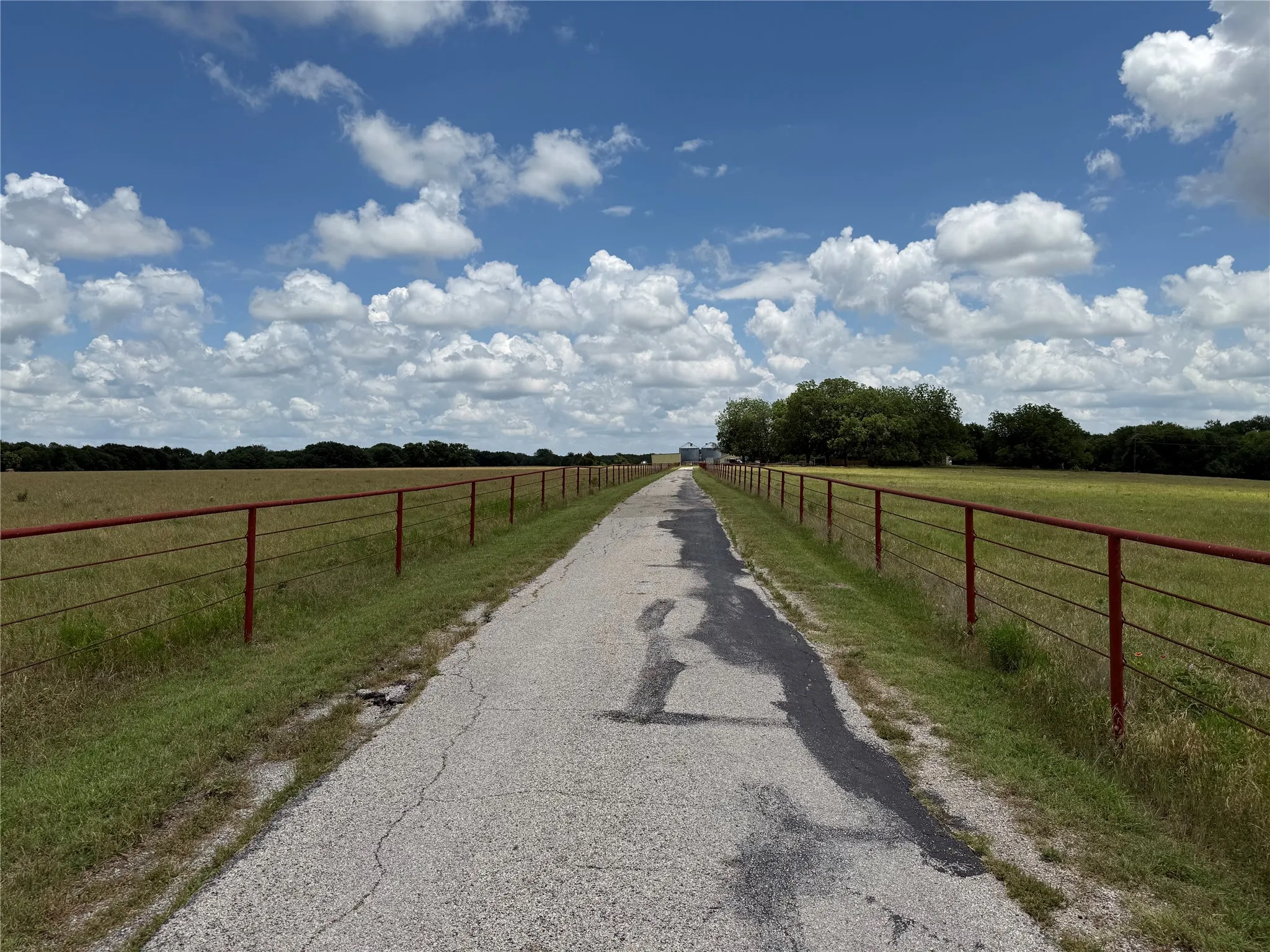 Farm For Sale in Grayson County , 18048 Us-69, Whitewright, Texas 75491, 4 Bedroom, 4 Bathroom, Garage spaces, 3,399 Sqft, built in 1972, Price $2,516,521, mls#21291432, Real Estate Agent in Whitewright, Homes For Sale in Grayson county, Homes For Sale in Whitewright, Realtor in Whitewright Texas, Real Estate Brokerage Independent Realty Texas, Luminita Cordes Realtor