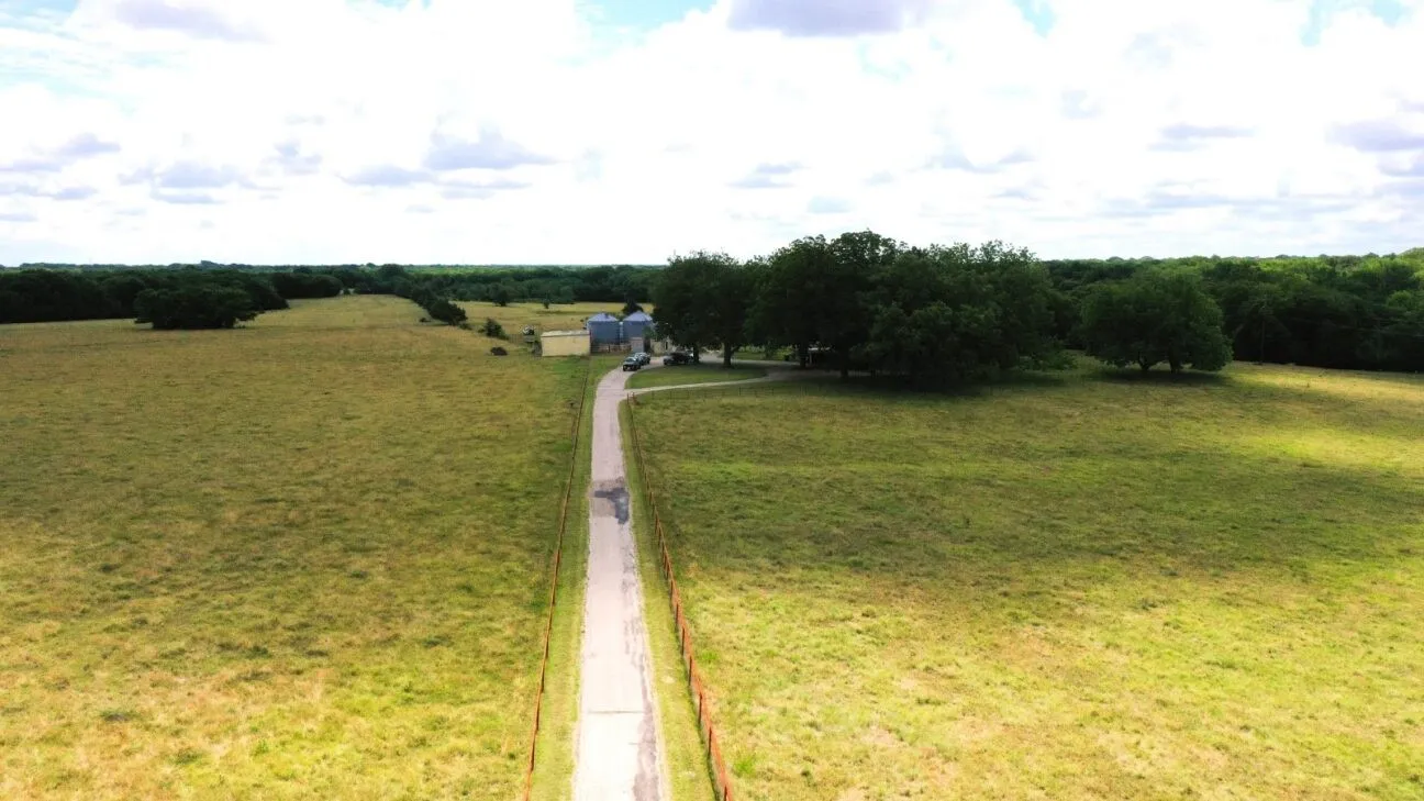 Farm For Sale in Grayson County , 18048 Us-69, Whitewright, Texas 75491, 4 Bedroom, 4 Bathroom, Garage spaces, 3,399 Sqft, built in 1972, Price $2,516,521, mls#21291432, Real Estate Agent in Whitewright, Homes For Sale in Grayson county, Homes For Sale in Whitewright, Realtor in Whitewright Texas, Real Estate Brokerage Independent Realty Texas, Luminita Cordes Realtor