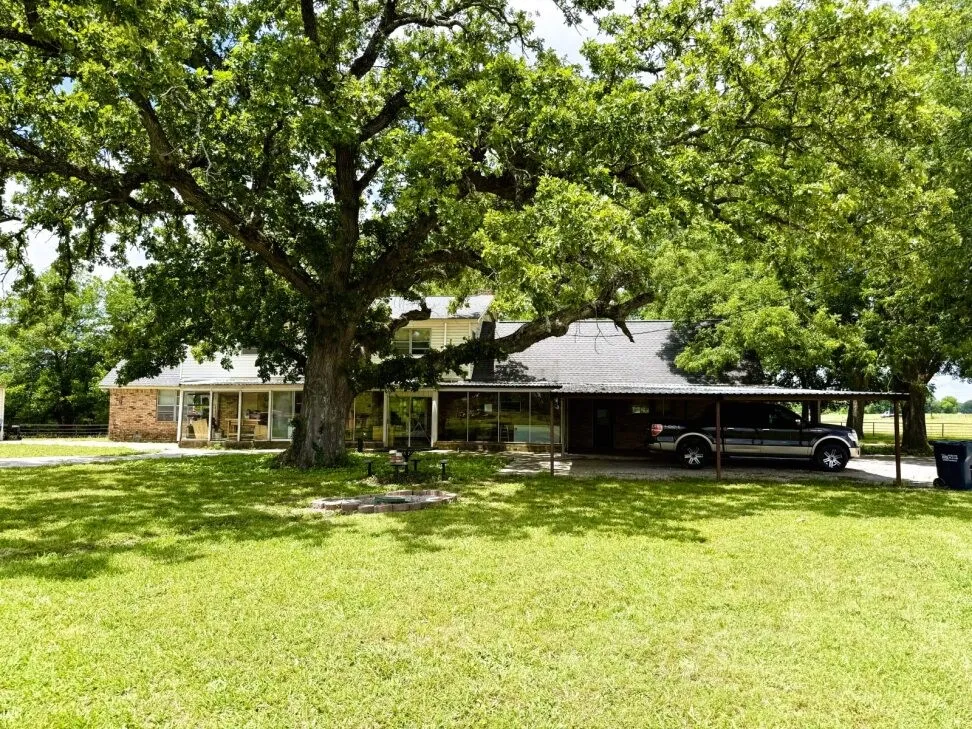 Farm For Sale in Grayson County , 18048 Us-69, Whitewright, Texas 75491, 4 Bedroom, 4 Bathroom, Garage spaces, 3,399 Sqft, built in 1972, Price $2,516,521, mls#21291432, Real Estate Agent in Whitewright, Homes For Sale in Grayson county, Homes For Sale in Whitewright, Realtor in Whitewright Texas, Real Estate Brokerage Independent Realty Texas, Luminita Cordes Realtor