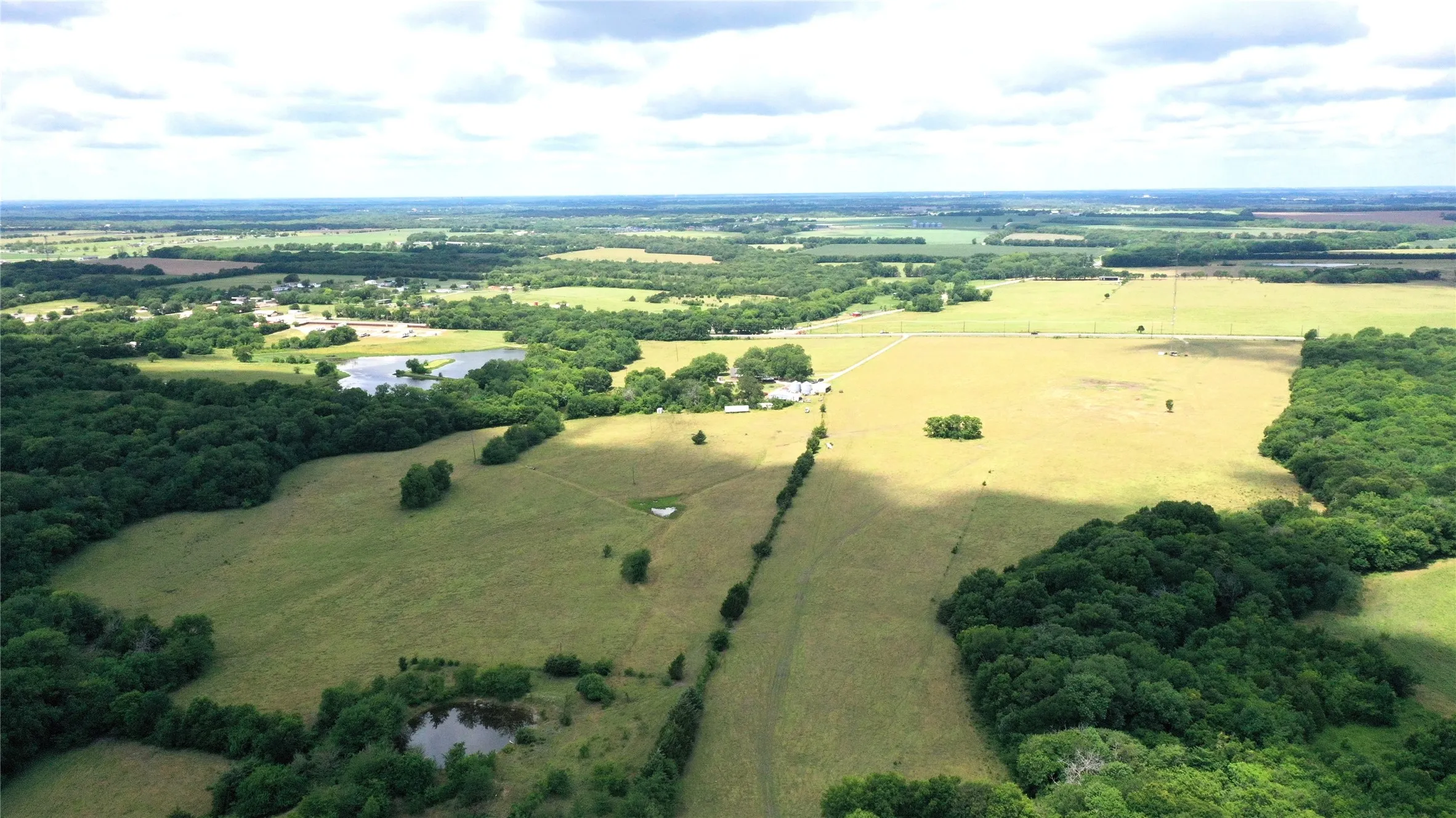 Farm For Sale in Grayson County , 18048 Us-69, Whitewright, Texas 75491, 4 Bedroom, 4 Bathroom, Garage spaces, 3,399 Sqft, built in 1972, Price $2,516,521, mls#21291432, Real Estate Agent in Whitewright, Homes For Sale in Grayson county, Homes For Sale in Whitewright, Realtor in Whitewright Texas, Real Estate Brokerage Independent Realty Texas, Luminita Cordes Realtor