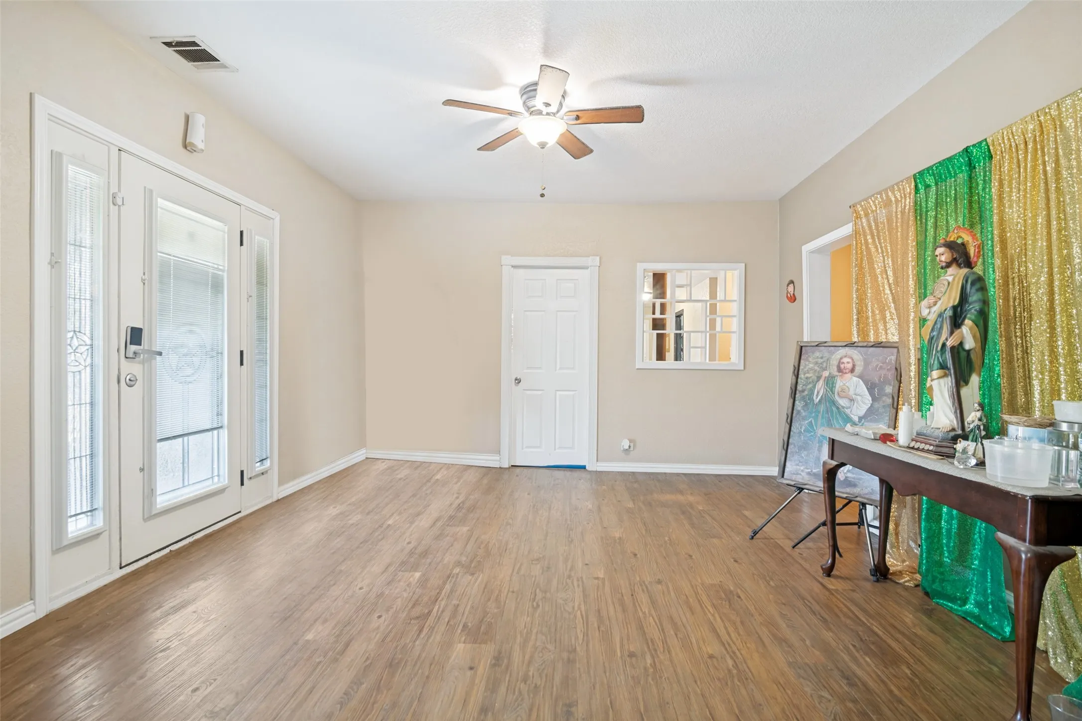 Single Family Residence For Sale in Kaufman County , 8201 County Road 148, Kaufman, Texas 75142, 5 Bedroom, 2 Bathroom, 3 Garage spaces, 3,100 Sqft, built in 1970, mls#21291268, Real Estate Agent in Kaufman, Homes For Sale in Kaufman county, Homes For Sale in Kaufman, Realtor in Kaufman Texas, Real Estate Brokerage Independent Realty Texas, Luminita Cordes Realtor