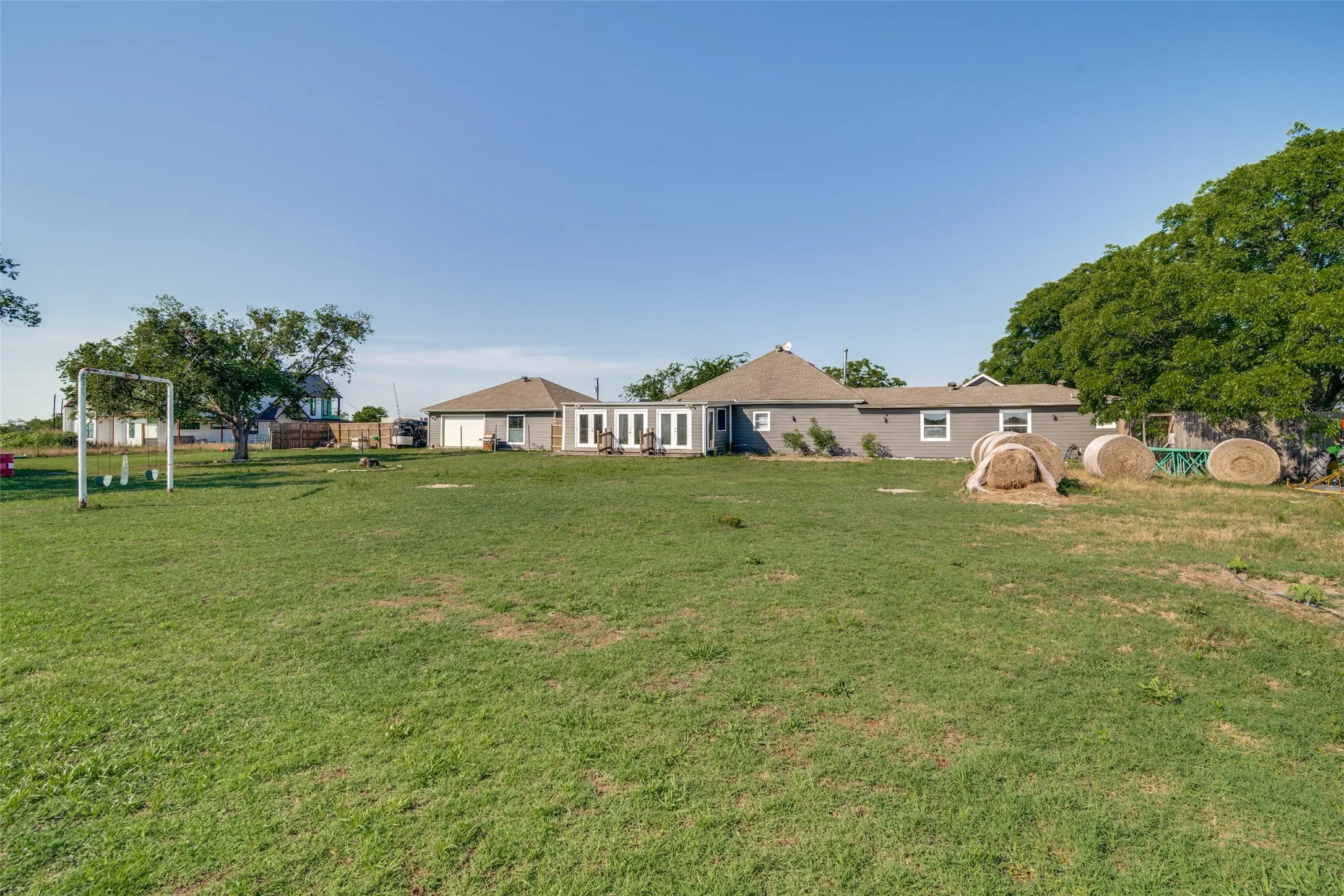 Single Family Residence For Sale in Kaufman County , 8201 County Road 148, Kaufman, Texas 75142, 5 Bedroom, 2 Bathroom, 3 Garage spaces, 3,100 Sqft, built in 1970, mls#21291268, Real Estate Agent in Kaufman, Homes For Sale in Kaufman county, Homes For Sale in Kaufman, Realtor in Kaufman Texas, Real Estate Brokerage Independent Realty Texas, Luminita Cordes Realtor