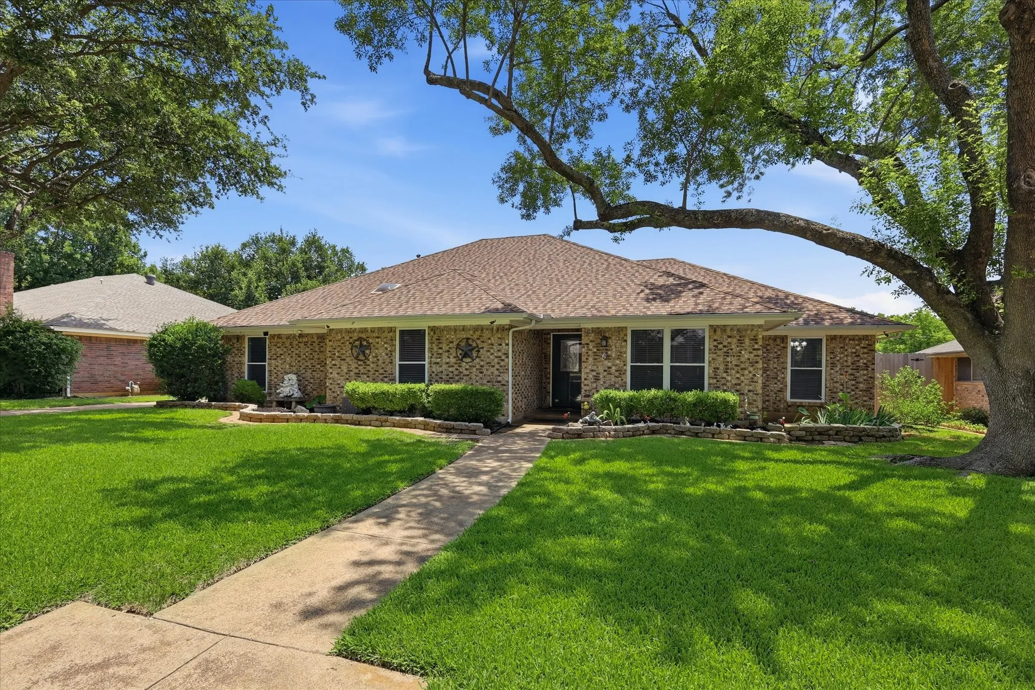 Single Family Residence For Sale in Tarrant County , 2008 Iron Horse Court, Arlington, Texas 76017, 4 Bedroom, 3 Bathroom, 2 Garage spaces, 2,526 Sqft, built in 1979, mls#21284878, Real Estate Agent in Arlington, Homes For Sale in Tarrant county, Homes For Sale in Arlington, Realtor in Arlington Texas, Real Estate Brokerage Independent Realty Texas, Luminita Cordes Realtor