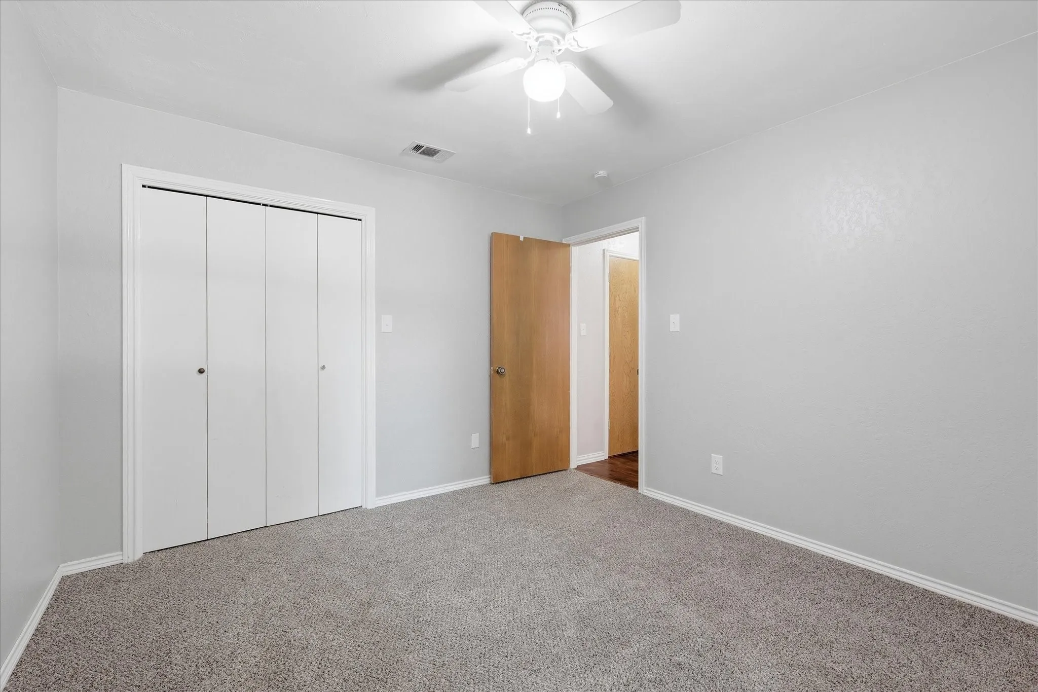 Single Family Residence For Sale in Tarrant County , 2008 Iron Horse Court, Arlington, Texas 76017, 4 Bedroom, 3 Bathroom, 2 Garage spaces, 2,526 Sqft, built in 1979, mls#21284878, Real Estate Agent in Arlington, Homes For Sale in Tarrant county, Homes For Sale in Arlington, Realtor in Arlington Texas, Real Estate Brokerage Independent Realty Texas, Luminita Cordes Realtor