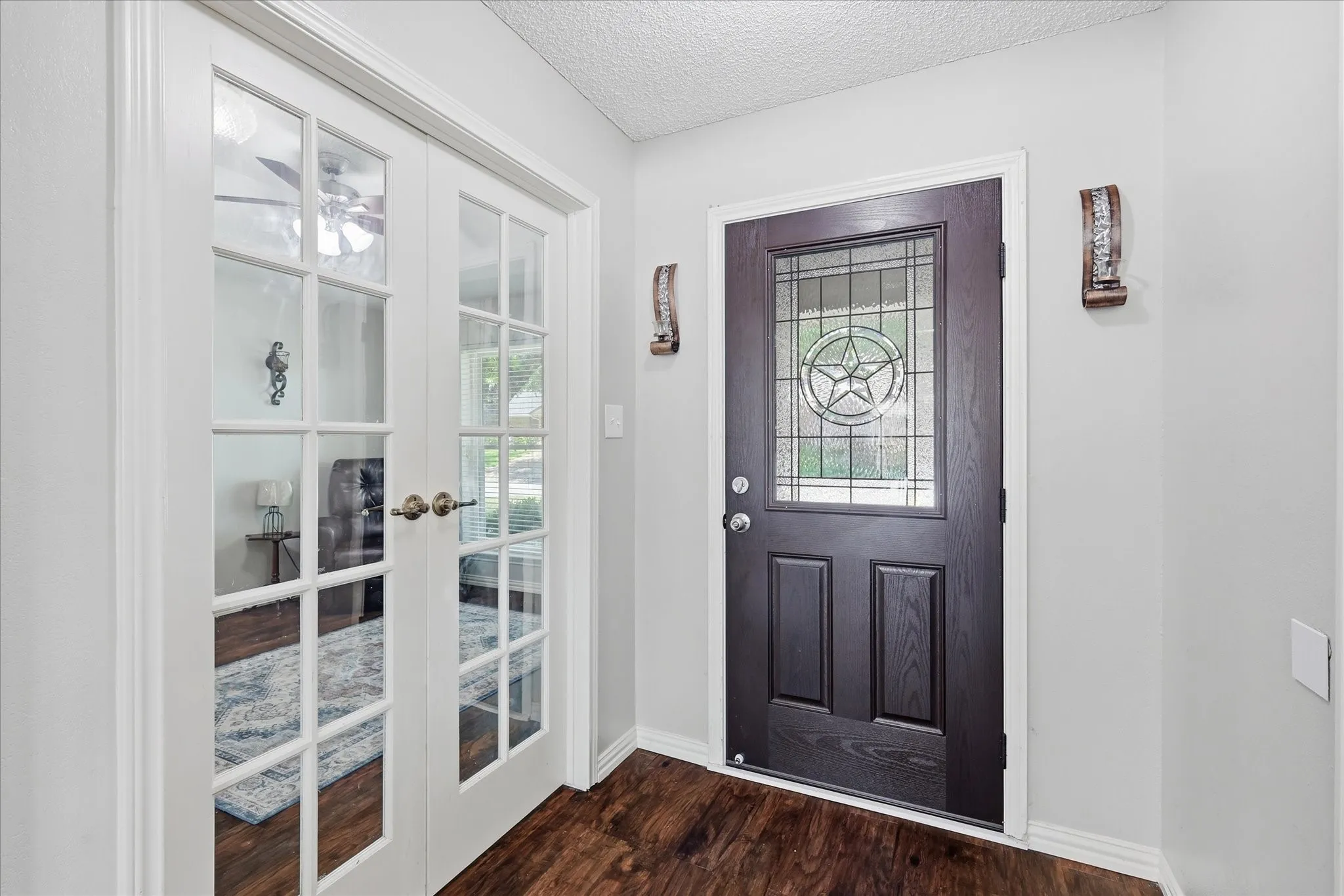 Single Family Residence For Sale in Tarrant County , 2008 Iron Horse Court, Arlington, Texas 76017, 4 Bedroom, 3 Bathroom, 2 Garage spaces, 2,526 Sqft, built in 1979, mls#21284878, Real Estate Agent in Arlington, Homes For Sale in Tarrant county, Homes For Sale in Arlington, Realtor in Arlington Texas, Real Estate Brokerage Independent Realty Texas, Luminita Cordes Realtor