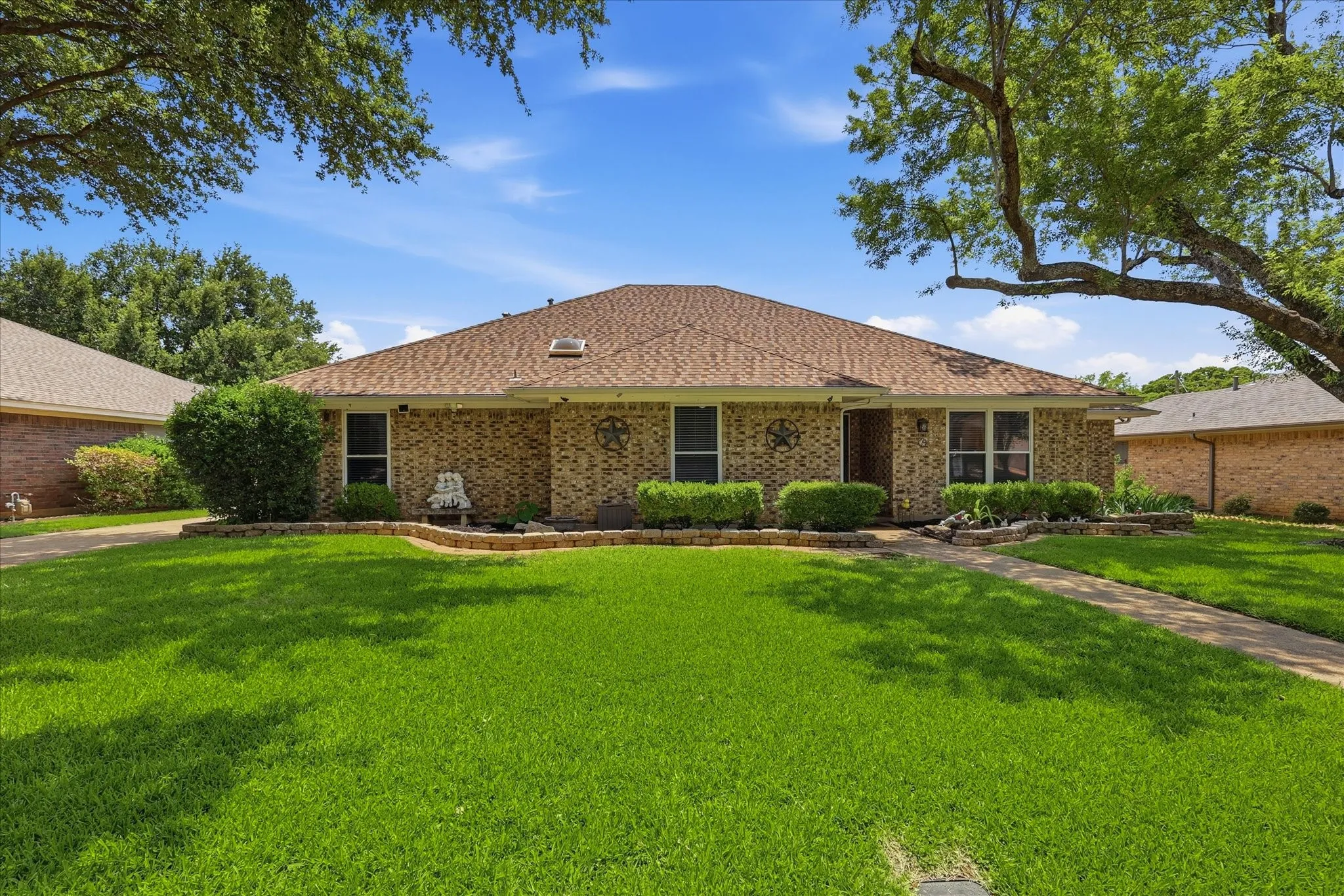 Single Family Residence For Sale in Tarrant County , 2008 Iron Horse Court, Arlington, Texas 76017, 4 Bedroom, 3 Bathroom, 2 Garage spaces, 2,526 Sqft, built in 1979, mls#21284878, Real Estate Agent in Arlington, Homes For Sale in Tarrant county, Homes For Sale in Arlington, Realtor in Arlington Texas, Real Estate Brokerage Independent Realty Texas, Luminita Cordes Realtor