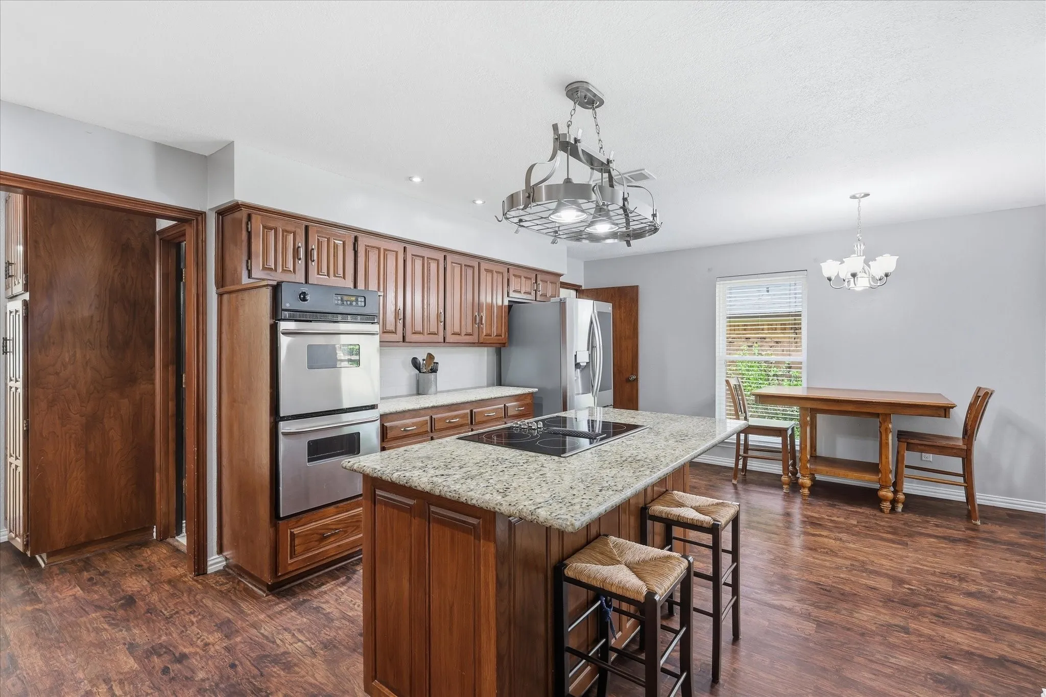 Single Family Residence For Sale in Tarrant County , 2008 Iron Horse Court, Arlington, Texas 76017, 4 Bedroom, 3 Bathroom, 2 Garage spaces, 2,526 Sqft, built in 1979, mls#21284878, Real Estate Agent in Arlington, Homes For Sale in Tarrant county, Homes For Sale in Arlington, Realtor in Arlington Texas, Real Estate Brokerage Independent Realty Texas, Luminita Cordes Realtor