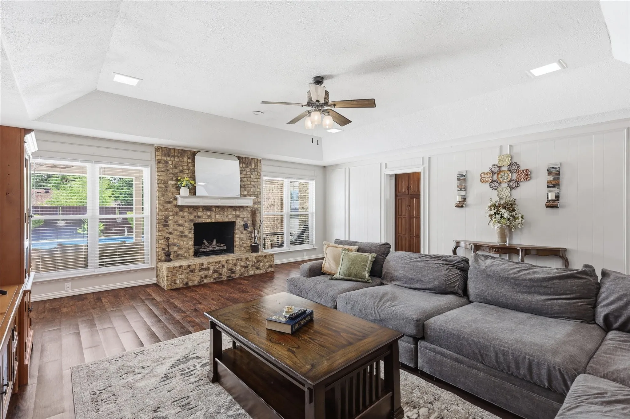 Single Family Residence For Sale in Tarrant County , 2008 Iron Horse Court, Arlington, Texas 76017, 4 Bedroom, 3 Bathroom, 2 Garage spaces, 2,526 Sqft, built in 1979, mls#21284878, Real Estate Agent in Arlington, Homes For Sale in Tarrant county, Homes For Sale in Arlington, Realtor in Arlington Texas, Real Estate Brokerage Independent Realty Texas, Luminita Cordes Realtor