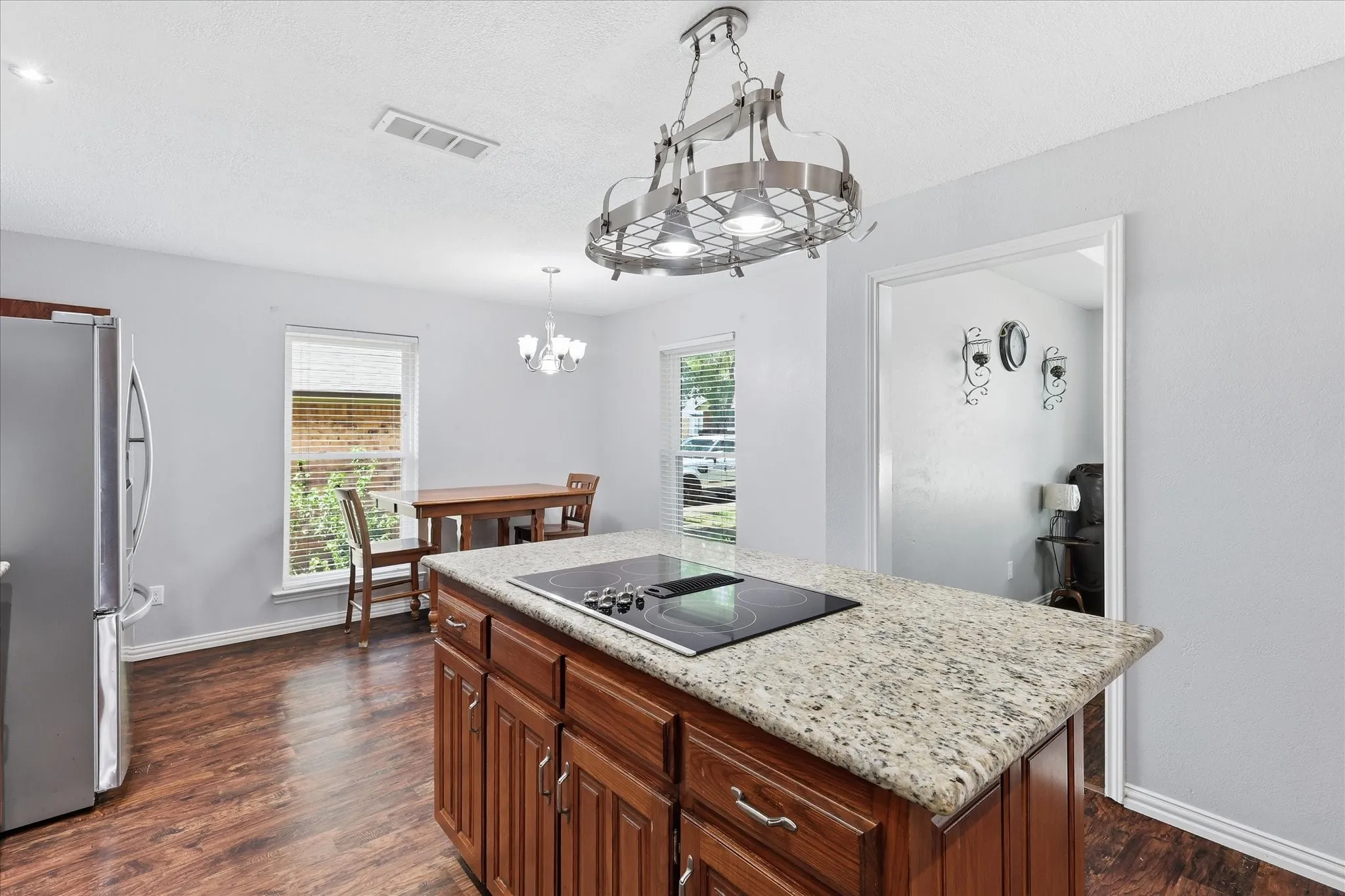 Single Family Residence For Sale in Tarrant County , 2008 Iron Horse Court, Arlington, Texas 76017, 4 Bedroom, 3 Bathroom, 2 Garage spaces, 2,526 Sqft, built in 1979, mls#21284878, Real Estate Agent in Arlington, Homes For Sale in Tarrant county, Homes For Sale in Arlington, Realtor in Arlington Texas, Real Estate Brokerage Independent Realty Texas, Luminita Cordes Realtor