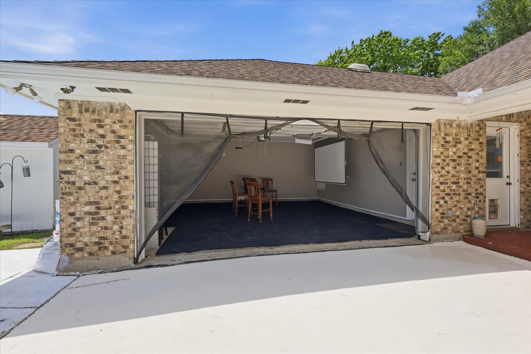 Single Family Residence For Sale in Tarrant County , 2008 Iron Horse Court, Arlington, Texas 76017, 4 Bedroom, 3 Bathroom, 2 Garage spaces, 2,526 Sqft, built in 1979, mls#21284878, Real Estate Agent in Arlington, Homes For Sale in Tarrant county, Homes For Sale in Arlington, Realtor in Arlington Texas, Real Estate Brokerage Independent Realty Texas, Luminita Cordes Realtor