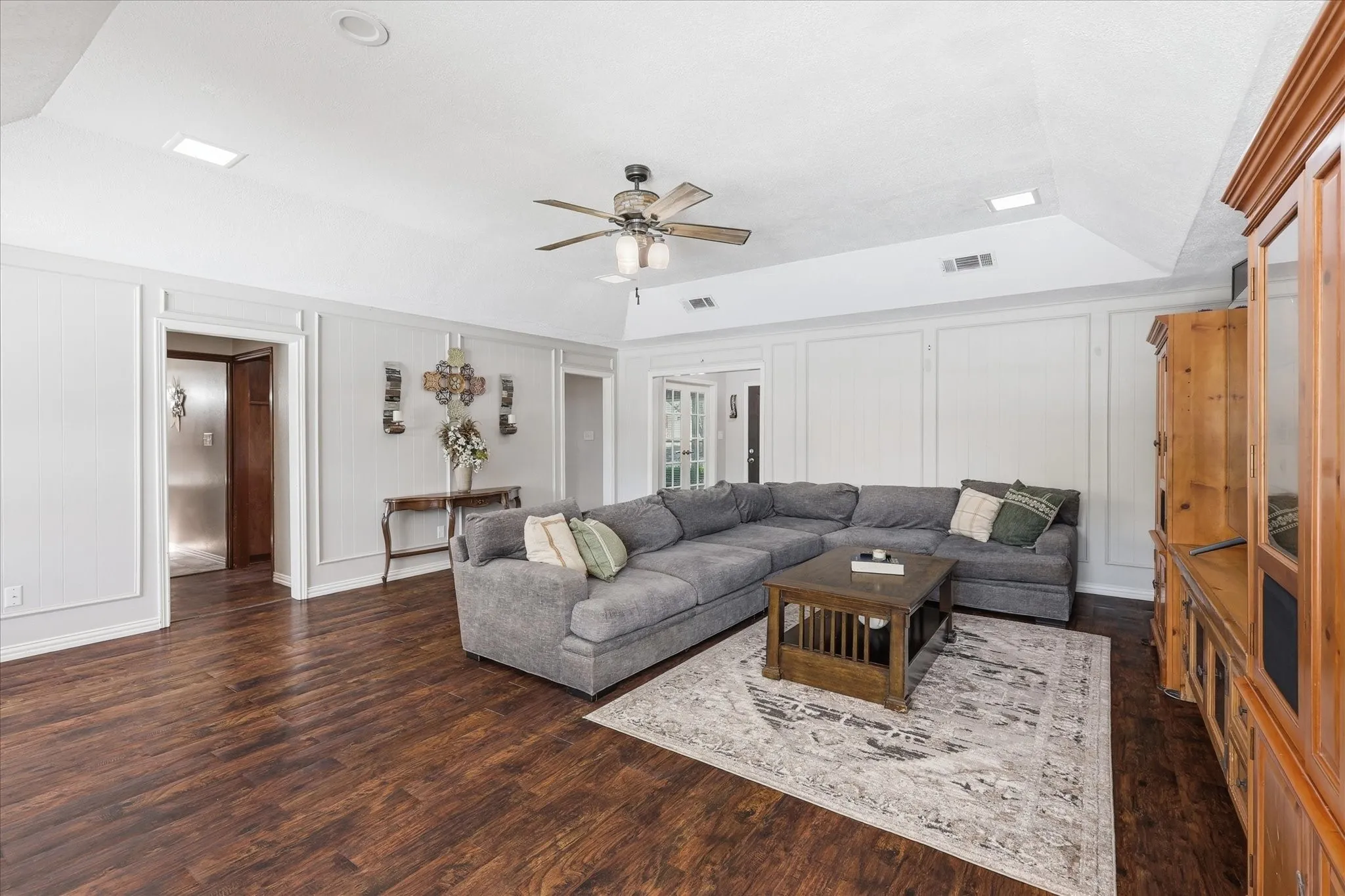 Single Family Residence For Sale in Tarrant County , 2008 Iron Horse Court, Arlington, Texas 76017, 4 Bedroom, 3 Bathroom, 2 Garage spaces, 2,526 Sqft, built in 1979, mls#21284878, Real Estate Agent in Arlington, Homes For Sale in Tarrant county, Homes For Sale in Arlington, Realtor in Arlington Texas, Real Estate Brokerage Independent Realty Texas, Luminita Cordes Realtor