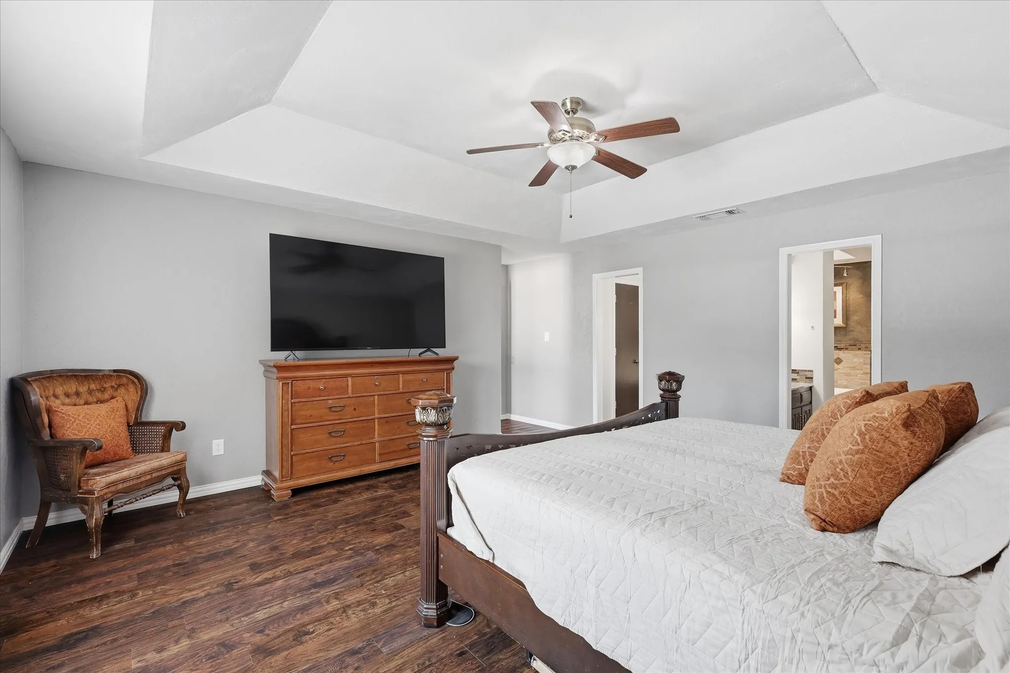 Single Family Residence For Sale in Tarrant County , 2008 Iron Horse Court, Arlington, Texas 76017, 4 Bedroom, 3 Bathroom, 2 Garage spaces, 2,526 Sqft, built in 1979, mls#21284878, Real Estate Agent in Arlington, Homes For Sale in Tarrant county, Homes For Sale in Arlington, Realtor in Arlington Texas, Real Estate Brokerage Independent Realty Texas, Luminita Cordes Realtor