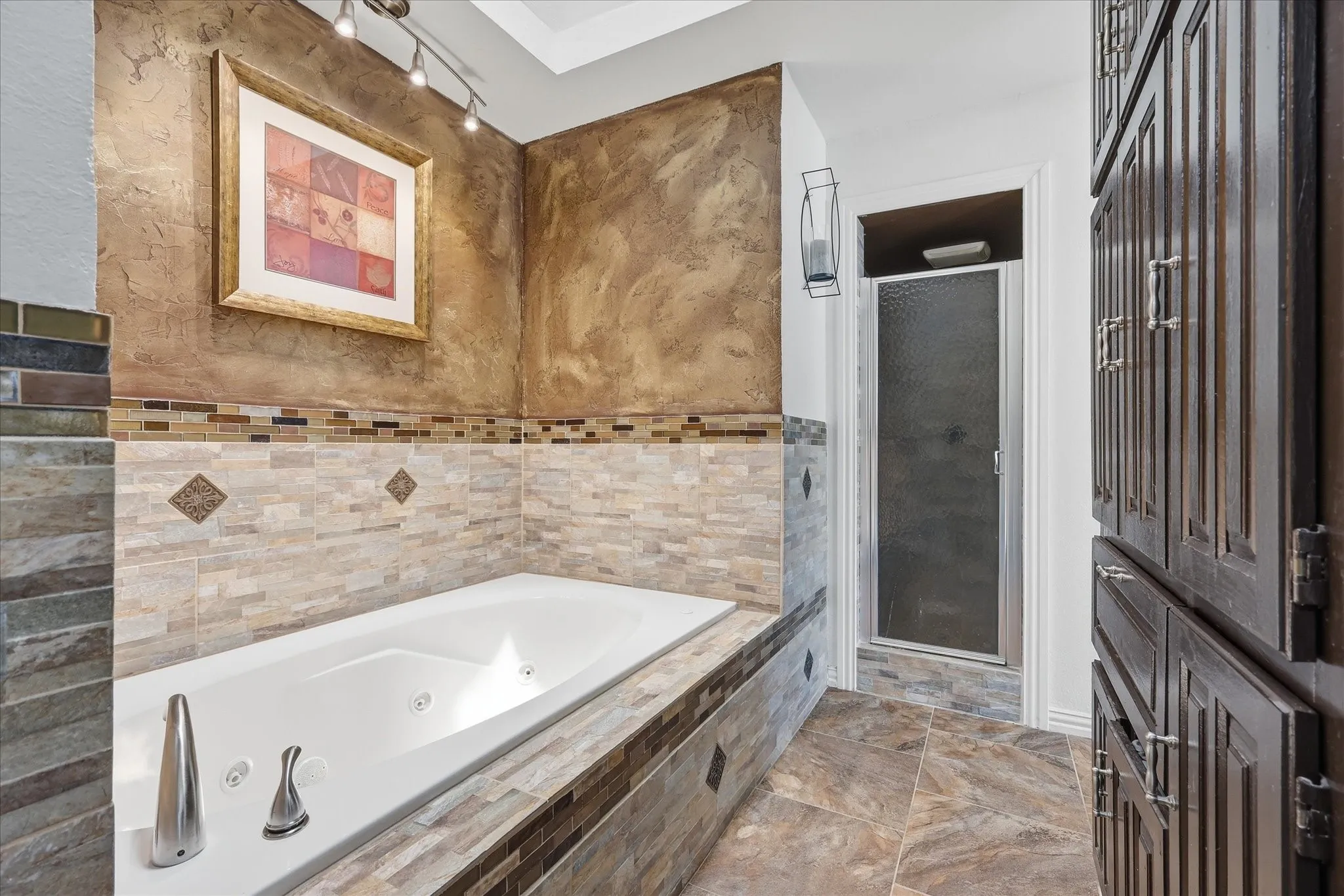 Single Family Residence For Sale in Tarrant County , 2008 Iron Horse Court, Arlington, Texas 76017, 4 Bedroom, 3 Bathroom, 2 Garage spaces, 2,526 Sqft, built in 1979, mls#21284878, Real Estate Agent in Arlington, Homes For Sale in Tarrant county, Homes For Sale in Arlington, Realtor in Arlington Texas, Real Estate Brokerage Independent Realty Texas, Luminita Cordes Realtor