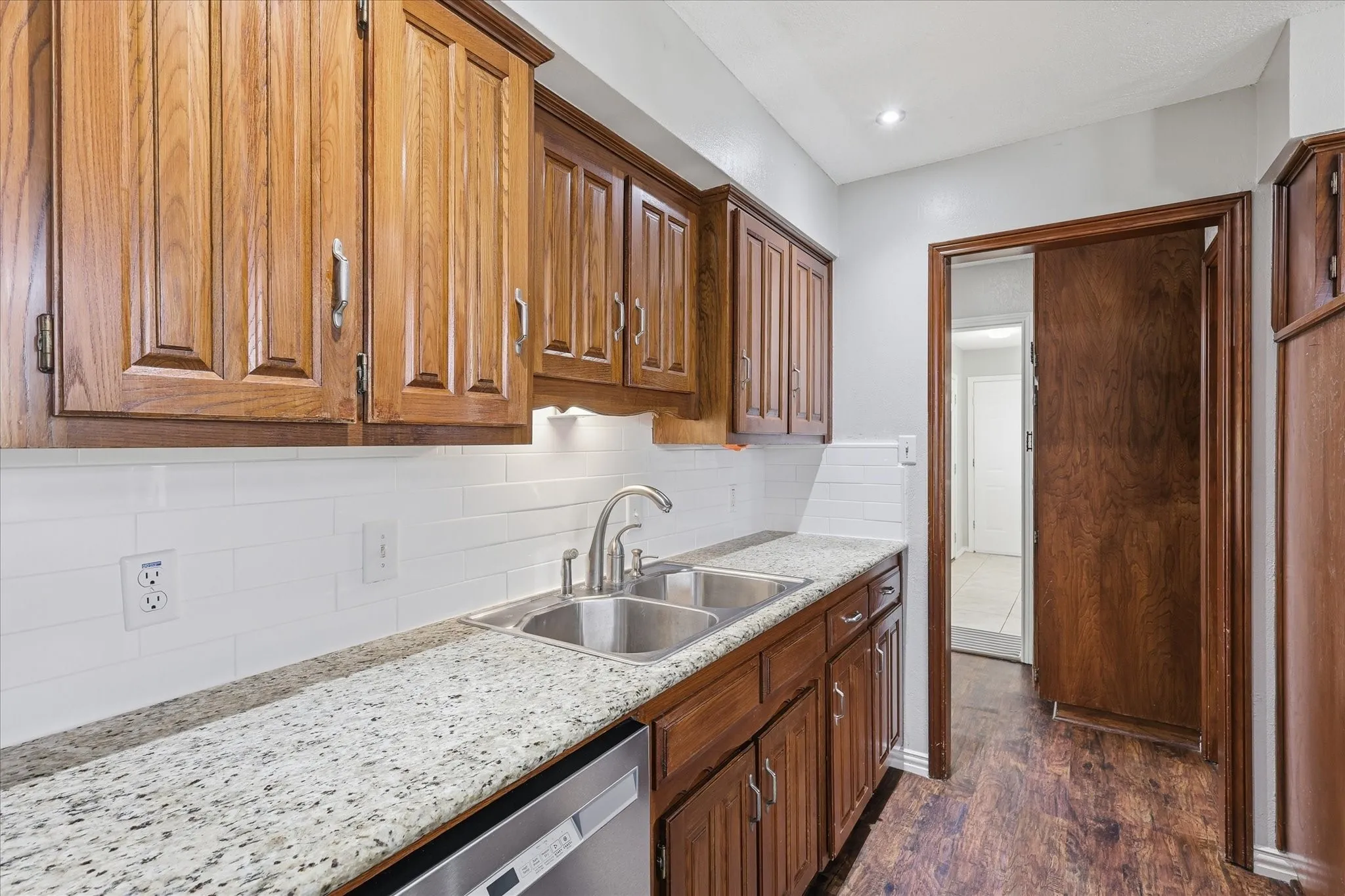 Single Family Residence For Sale in Tarrant County , 2008 Iron Horse Court, Arlington, Texas 76017, 4 Bedroom, 3 Bathroom, 2 Garage spaces, 2,526 Sqft, built in 1979, mls#21284878, Real Estate Agent in Arlington, Homes For Sale in Tarrant county, Homes For Sale in Arlington, Realtor in Arlington Texas, Real Estate Brokerage Independent Realty Texas, Luminita Cordes Realtor
