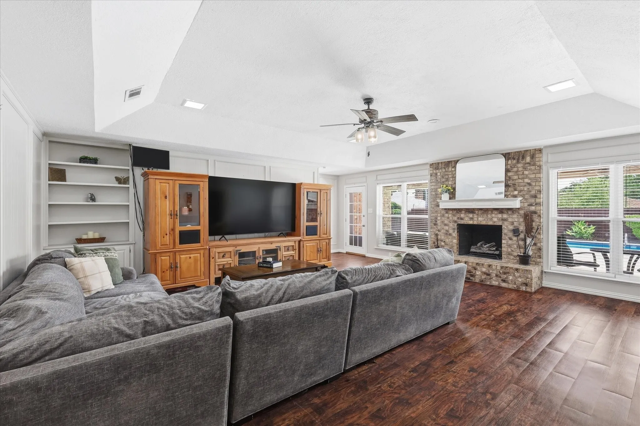 Single Family Residence For Sale in Tarrant County , 2008 Iron Horse Court, Arlington, Texas 76017, 4 Bedroom, 3 Bathroom, 2 Garage spaces, 2,526 Sqft, built in 1979, mls#21284878, Real Estate Agent in Arlington, Homes For Sale in Tarrant county, Homes For Sale in Arlington, Realtor in Arlington Texas, Real Estate Brokerage Independent Realty Texas, Luminita Cordes Realtor