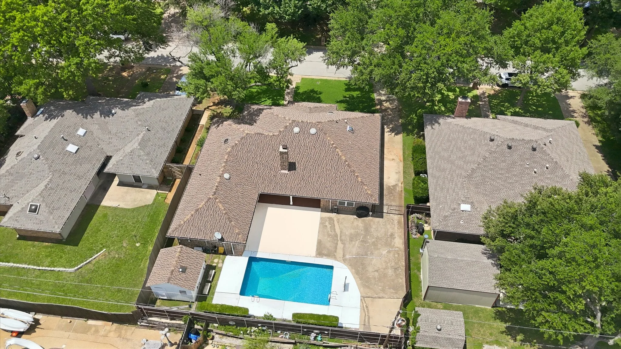 Single Family Residence For Sale in Tarrant County , 2008 Iron Horse Court, Arlington, Texas 76017, 4 Bedroom, 3 Bathroom, 2 Garage spaces, 2,526 Sqft, built in 1979, mls#21284878, Real Estate Agent in Arlington, Homes For Sale in Tarrant county, Homes For Sale in Arlington, Realtor in Arlington Texas, Real Estate Brokerage Independent Realty Texas, Luminita Cordes Realtor